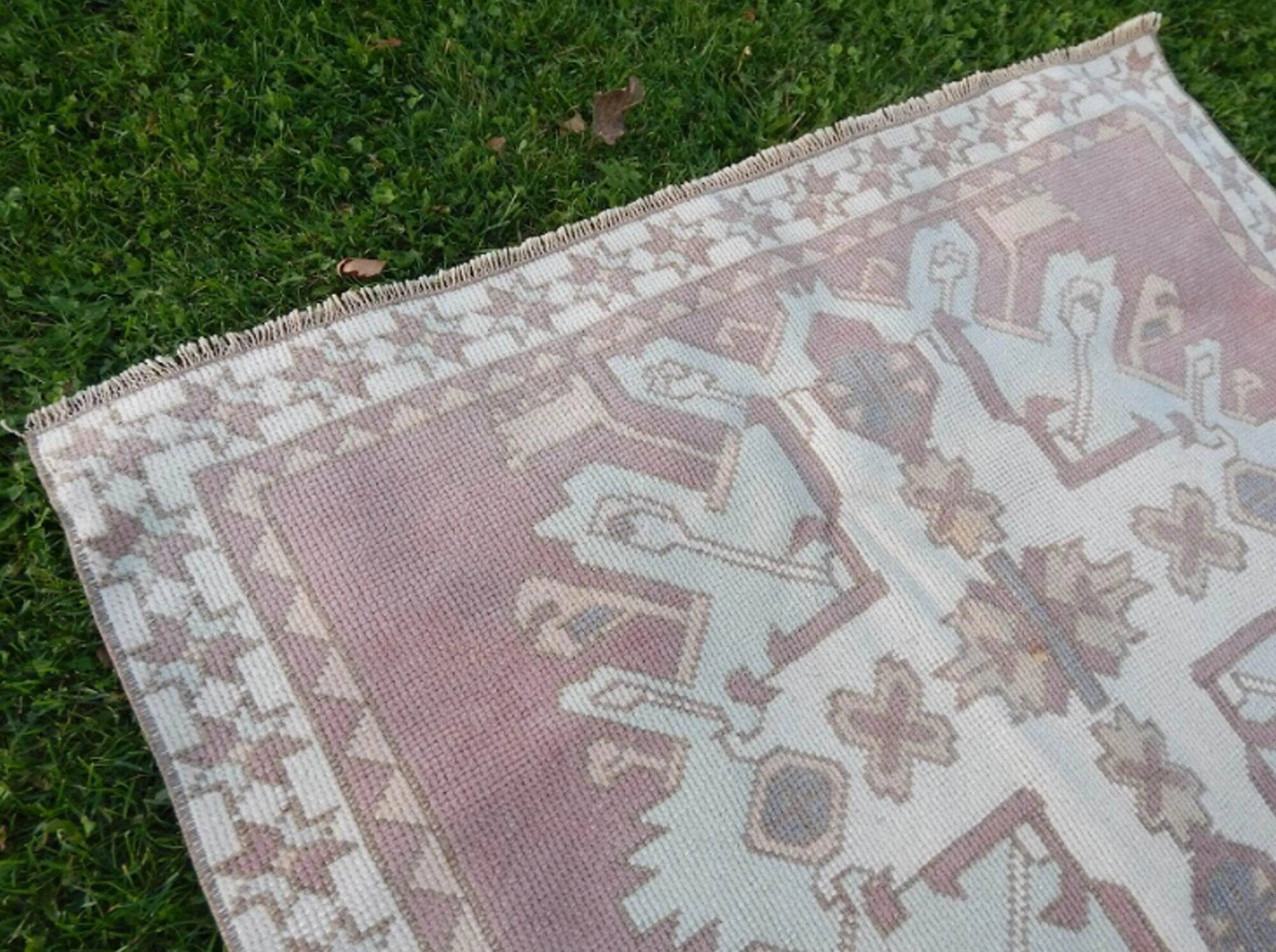 Vintage handmade Turkish rug 120x168 cm