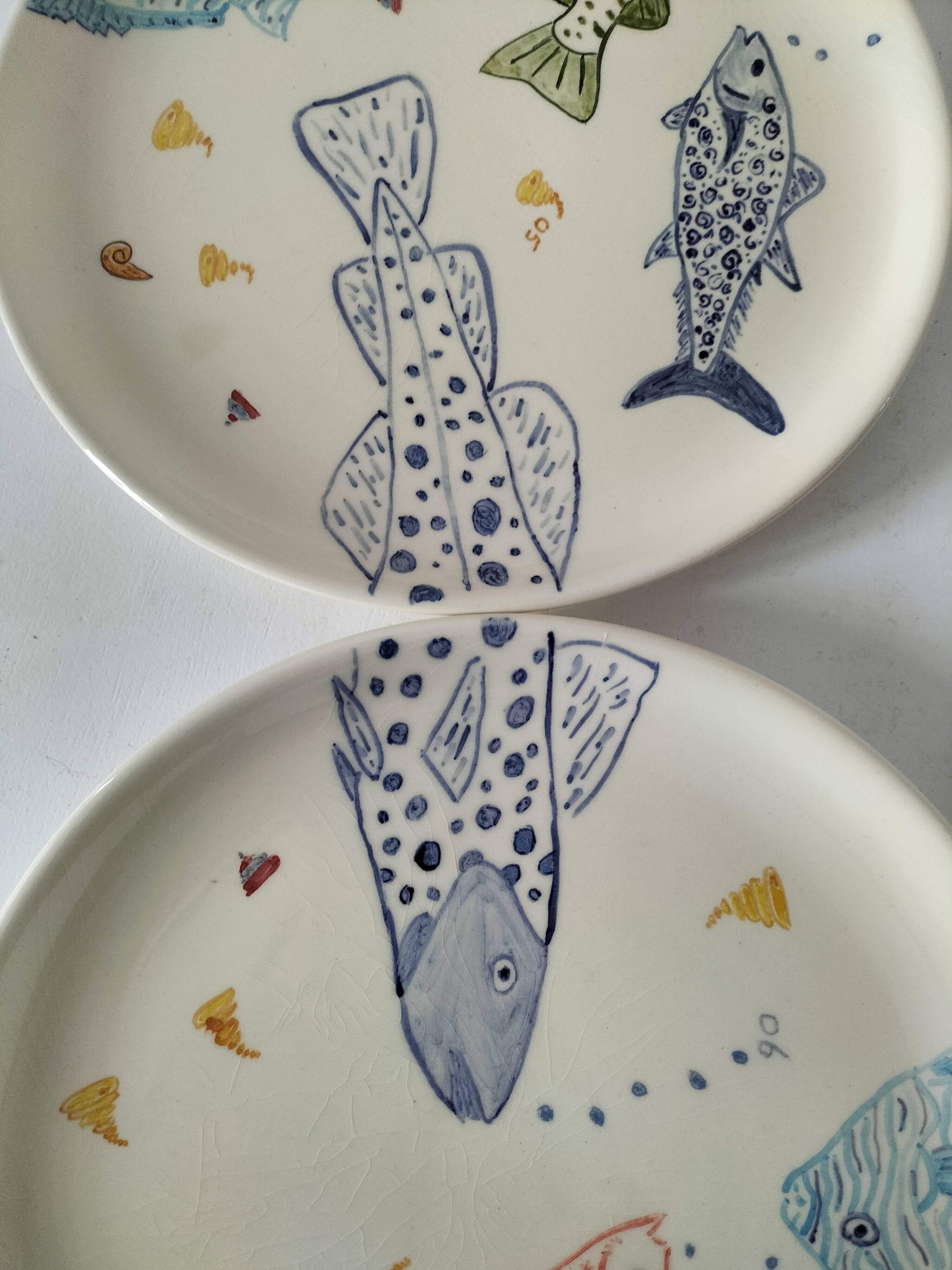 Set of two large ceramic plates – fish "head to tail" design