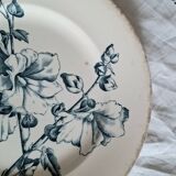 Assiettes plates anciennes dépareillées en faïence terre de fer accompagnées d'un plat