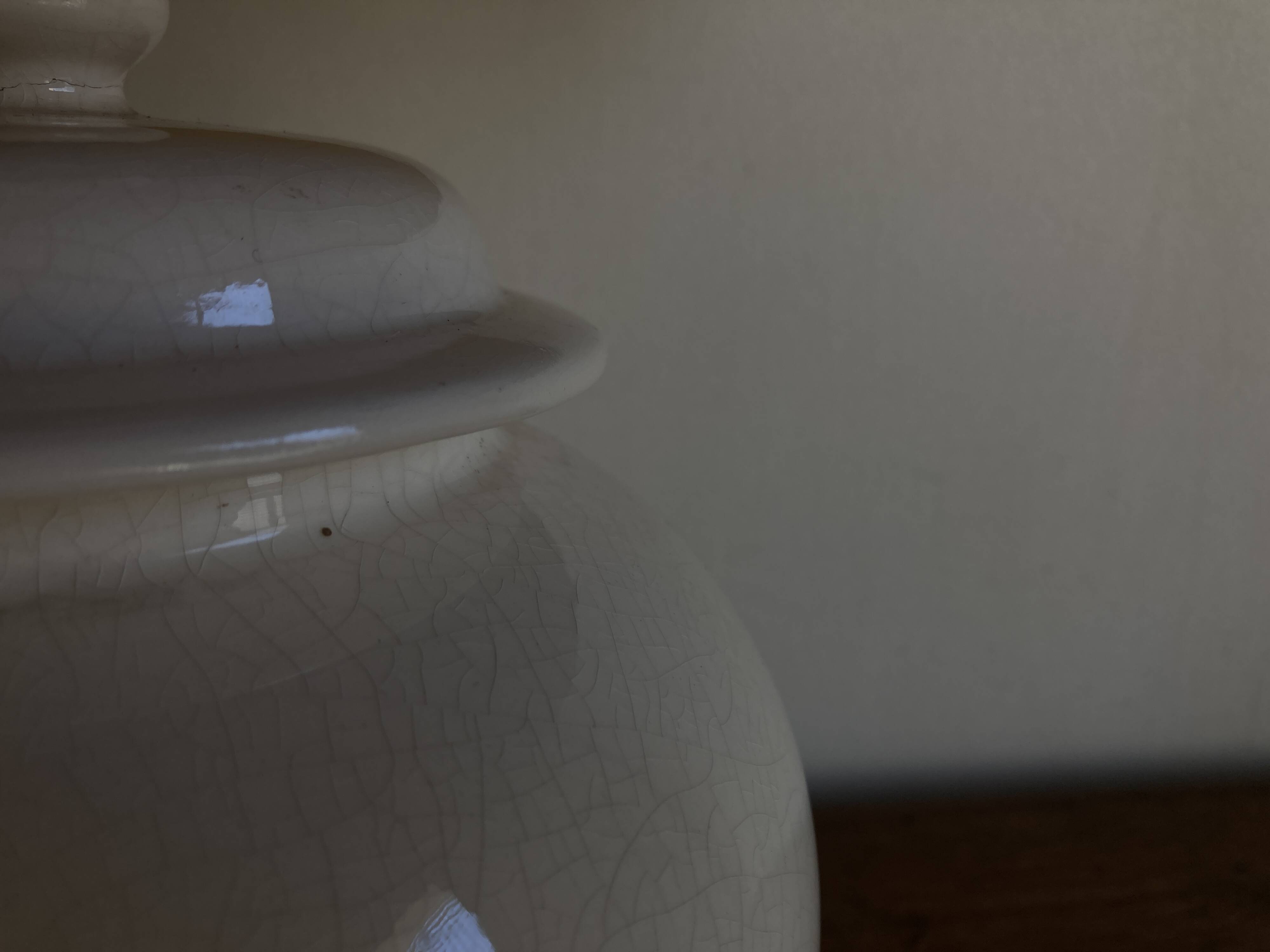 Neo-classical baluster lamp in cracked white earthenware from the 1970s.