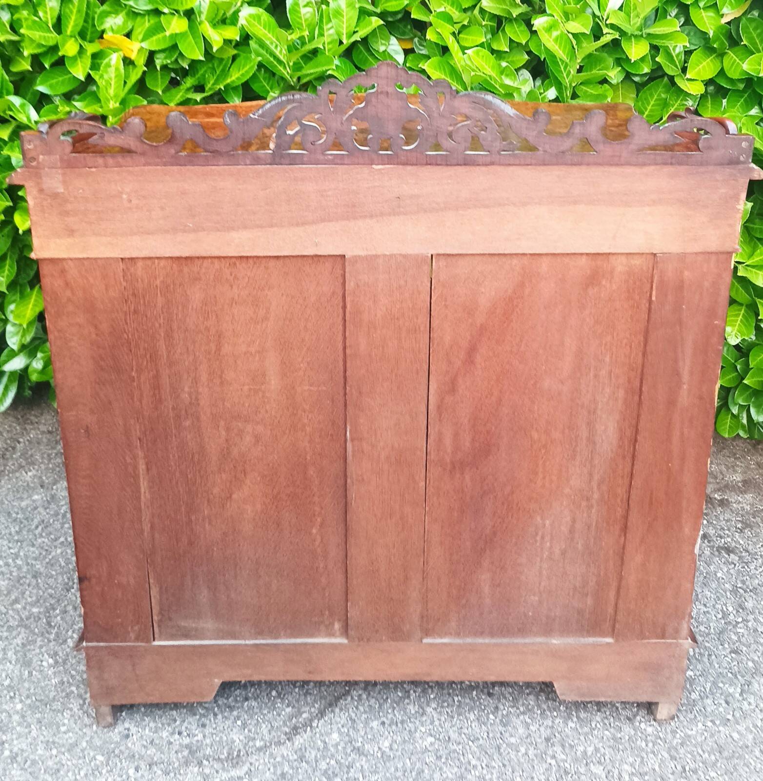 Napoleon III period display cabinet in rosewood.