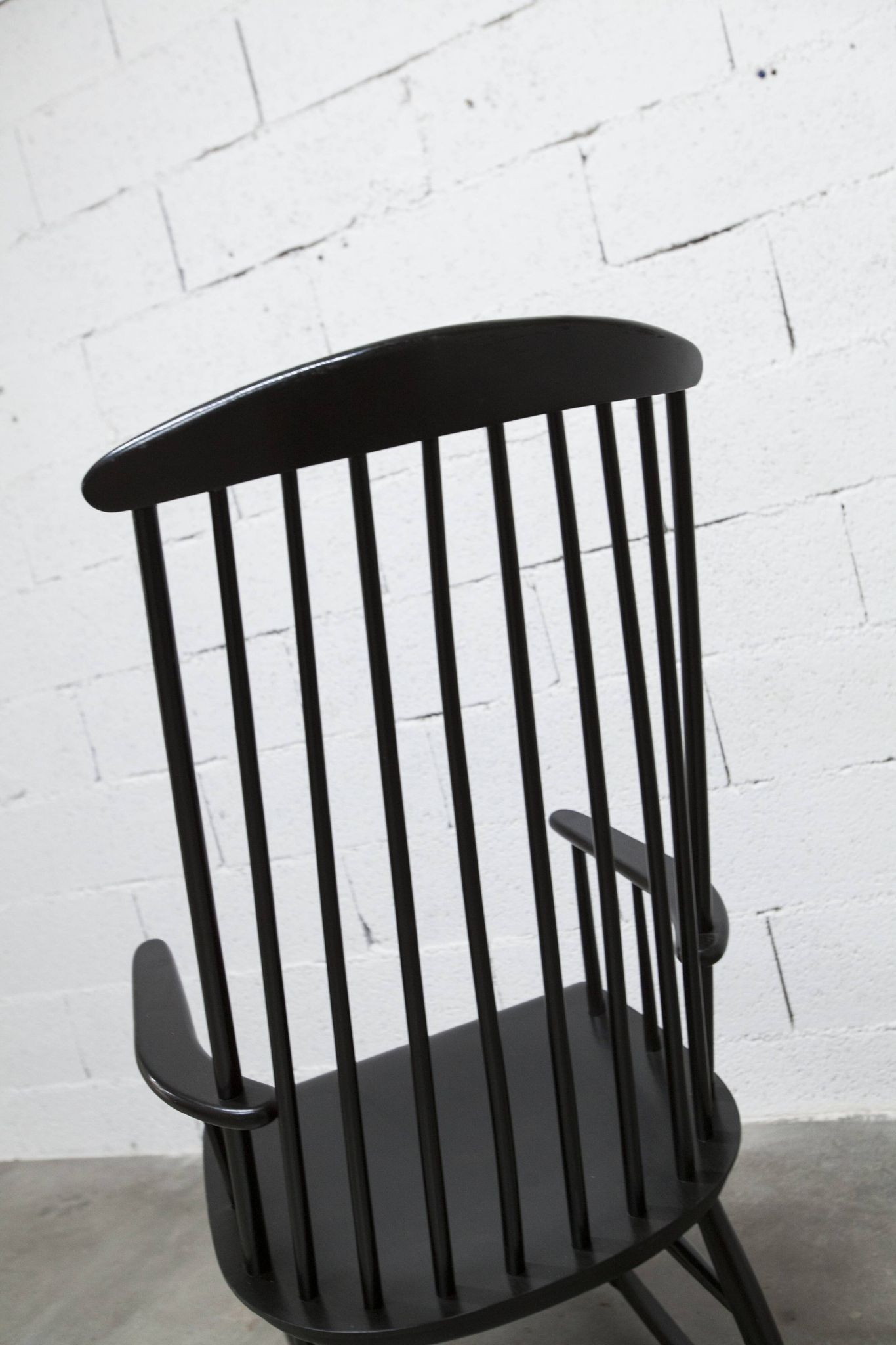 Scandinavian style rocking chair Tapiovaara 1960 in very good condition.
