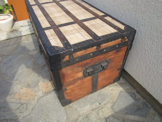Trunk/old wooden chest