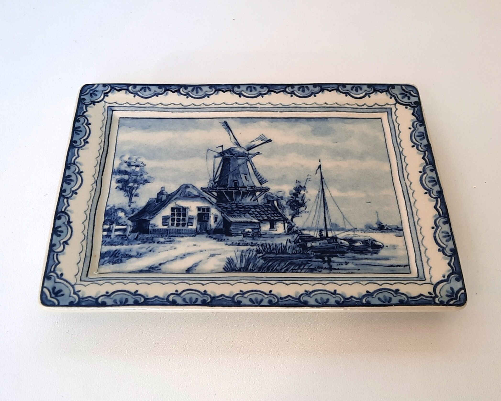 Rectangular porcelain cup Royal Delfts decoration mill 15x12 cm - Made in Holland