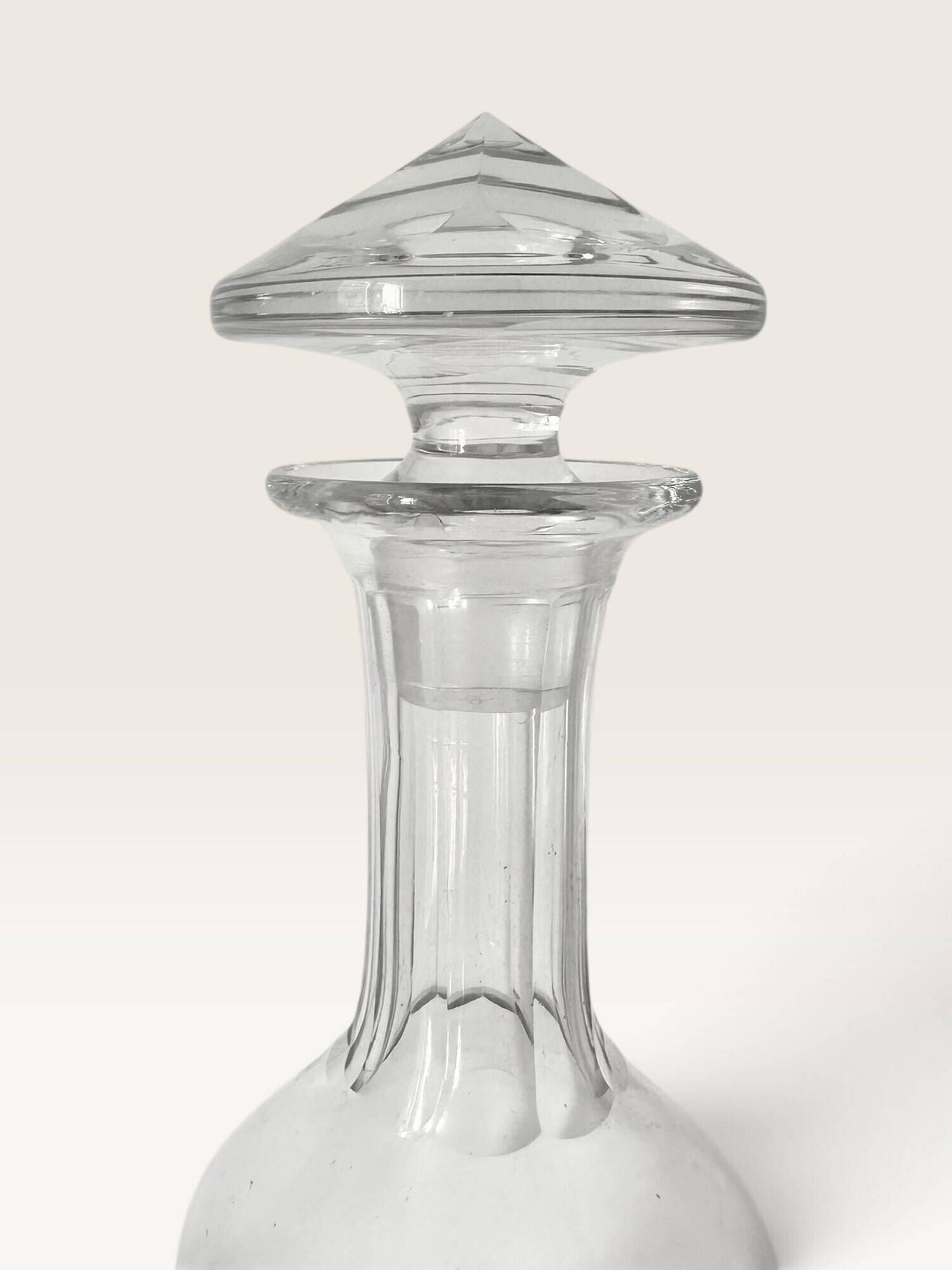 Art Deco whisky carafe in cut and engraved glass