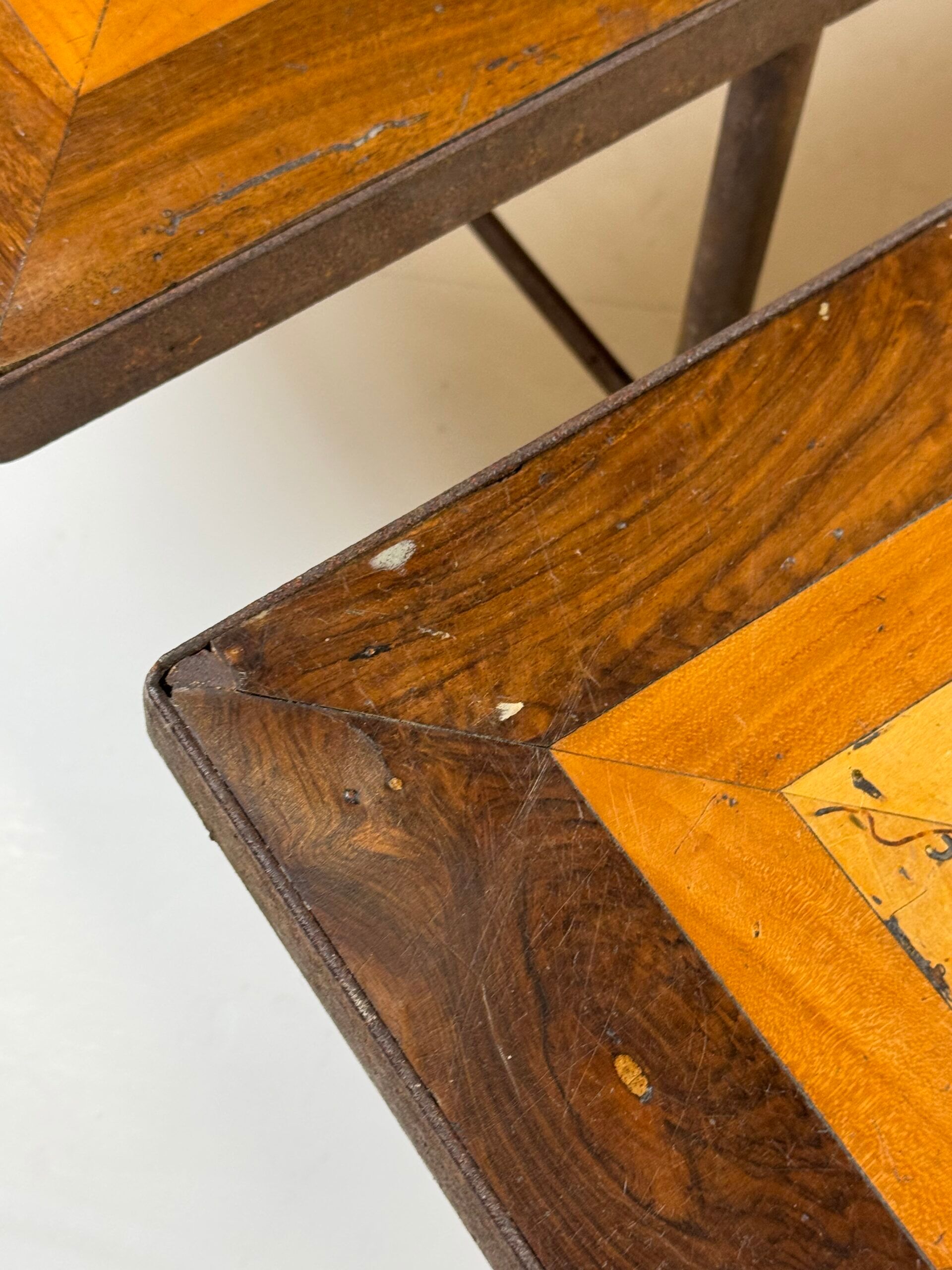 Tables basses en marqueterie (ensemble) 19e siècle