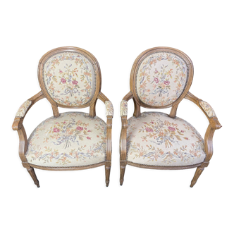 Paire de fauteuils médaillon d’époque Louis XVI