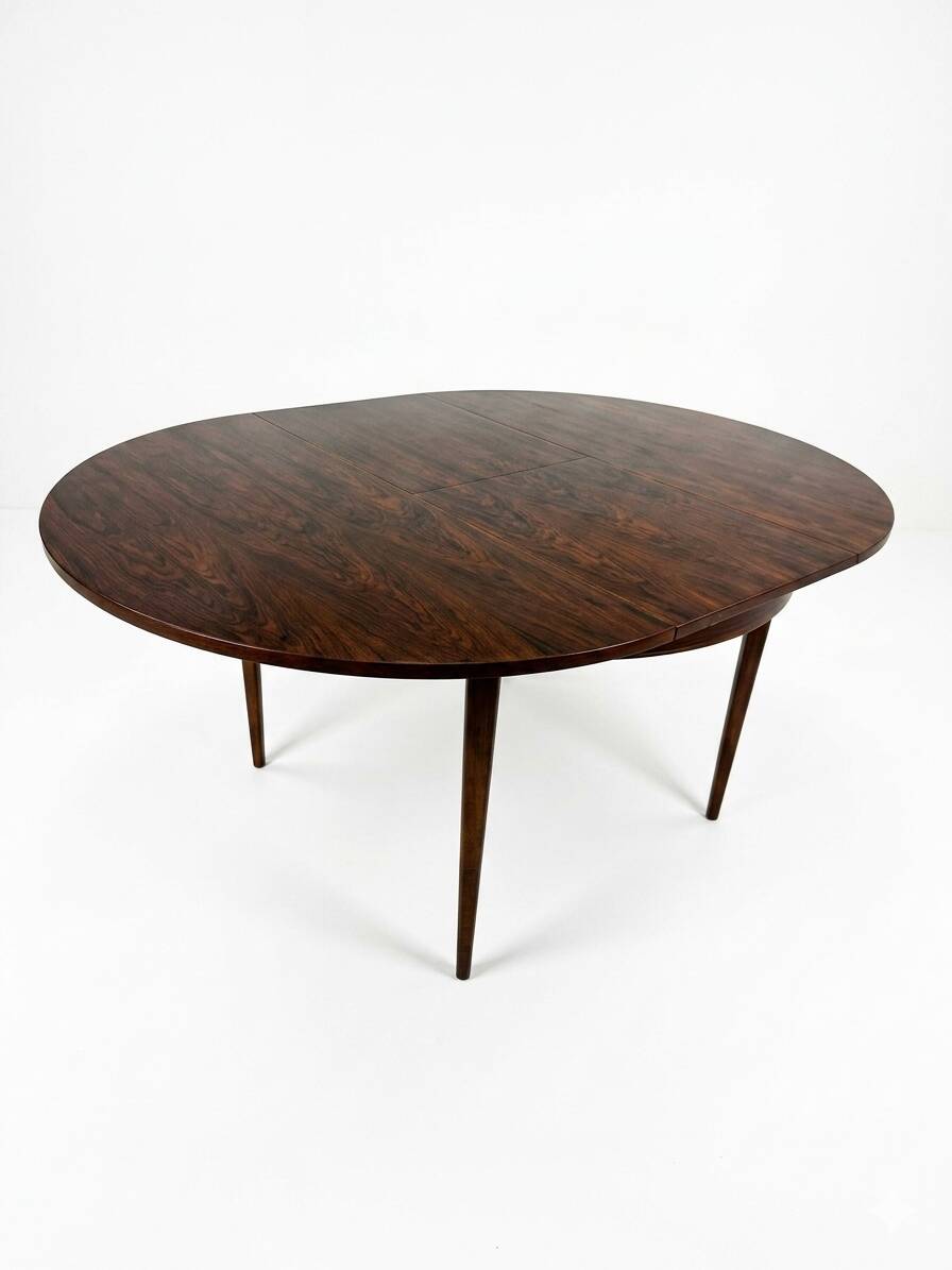 Scandinavian extendable table in rosewood from the 1960s, butterfly extension.