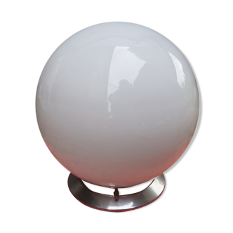 Plafonnier boule en verre blanc années 1950/60