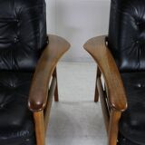 Ensemble de deux fauteuils au design scandinave avec coussins en cuir noir