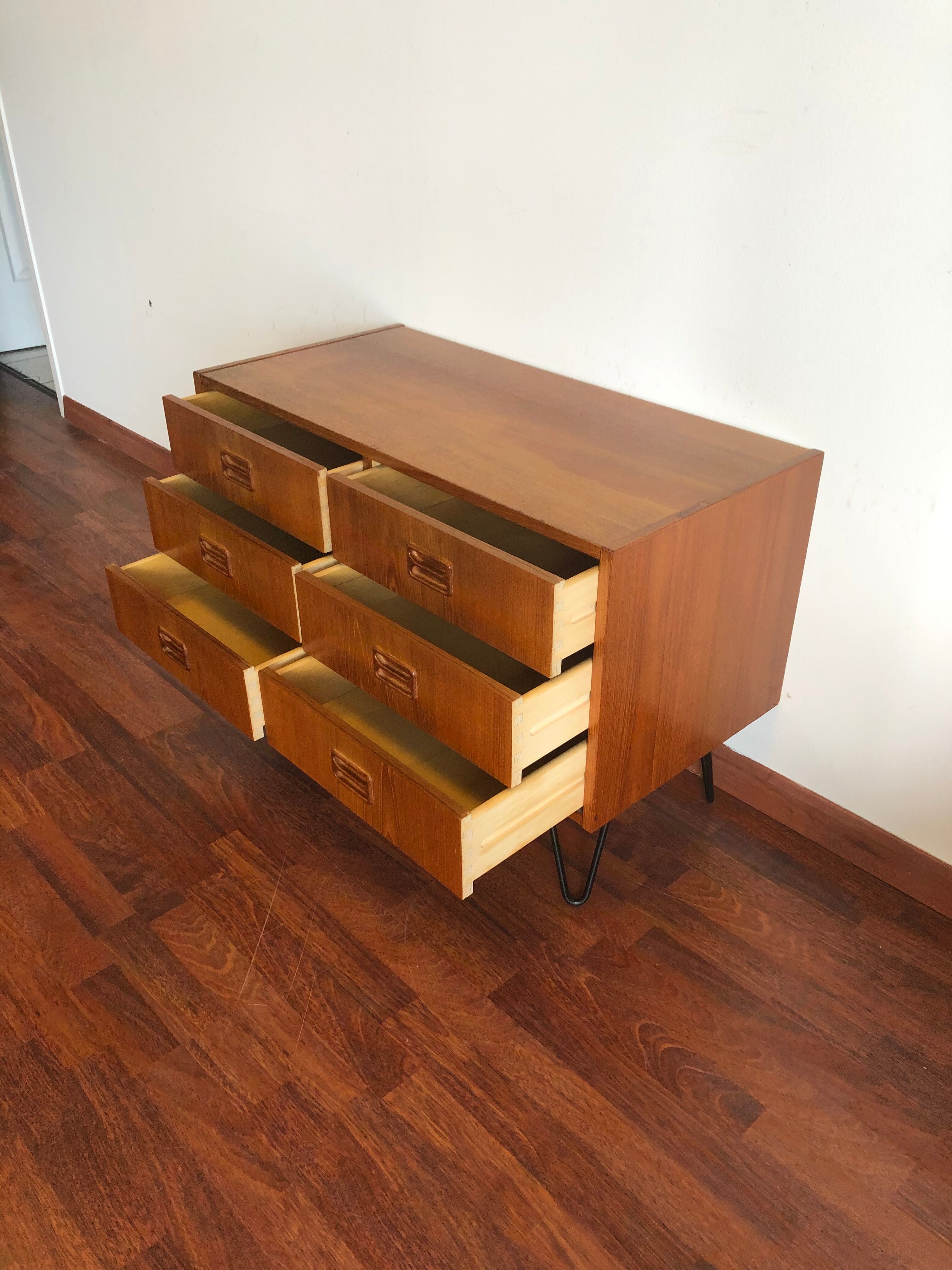 Small dresser / thread