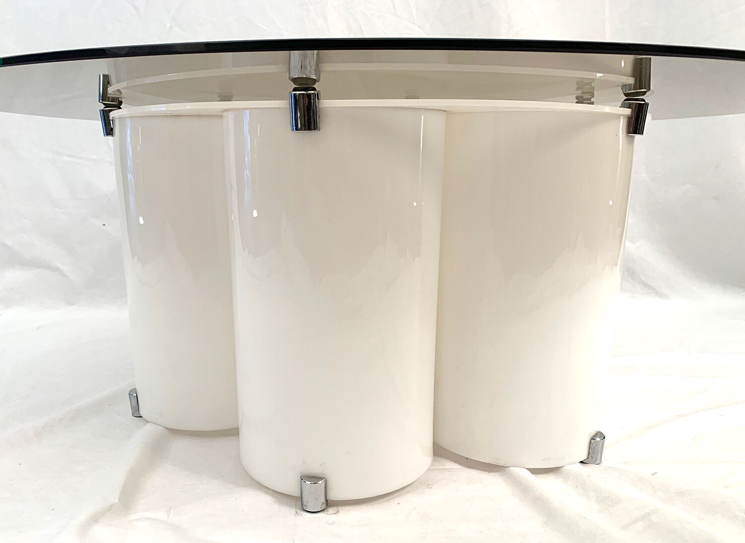 Space age lounge table in white Plexiglas