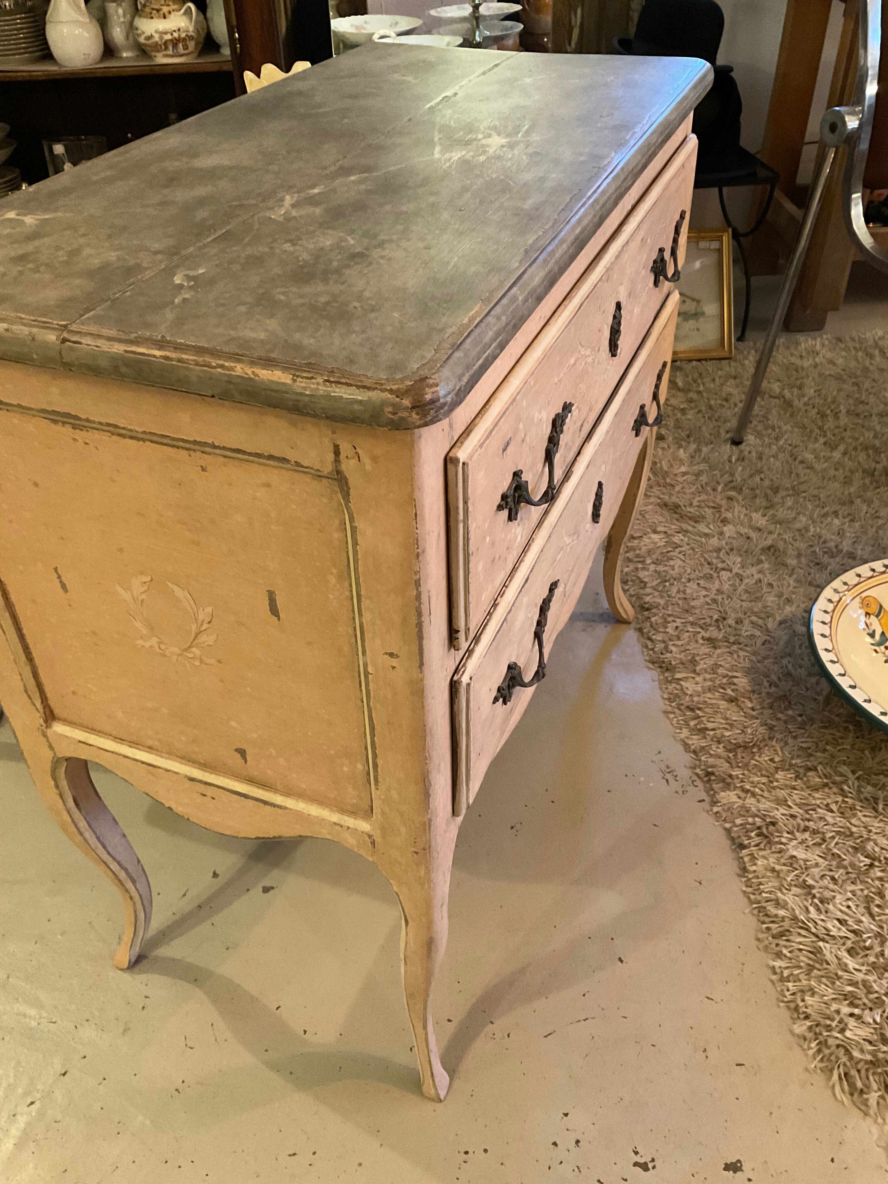 Chest of drawers with 2 drawers