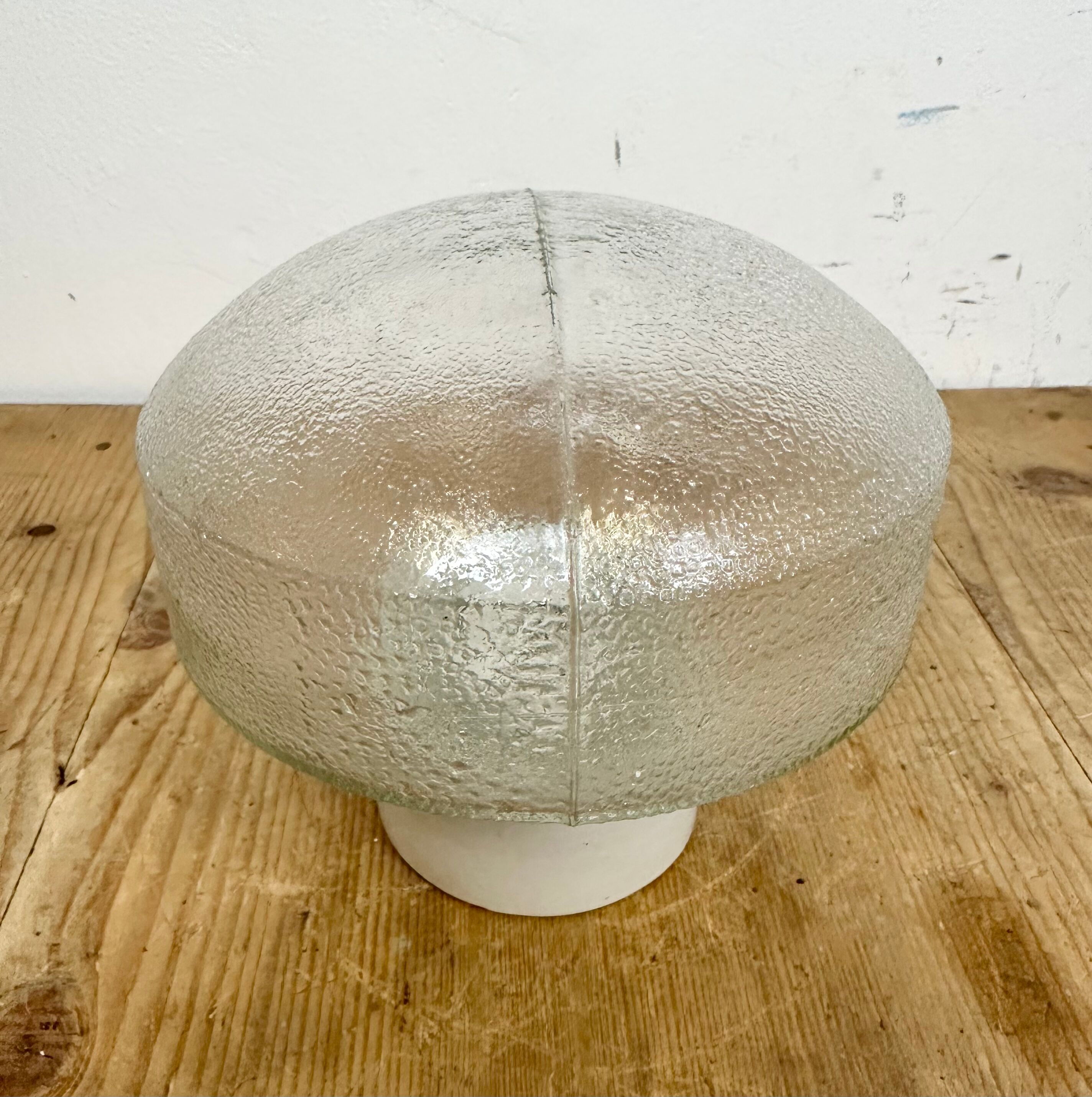 Plafonnier vintage en porcelaine blanche avec verre dépoli, années 1970