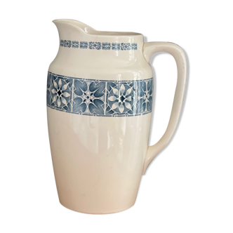 Old broc pitcher of toilet longchamp iron earth