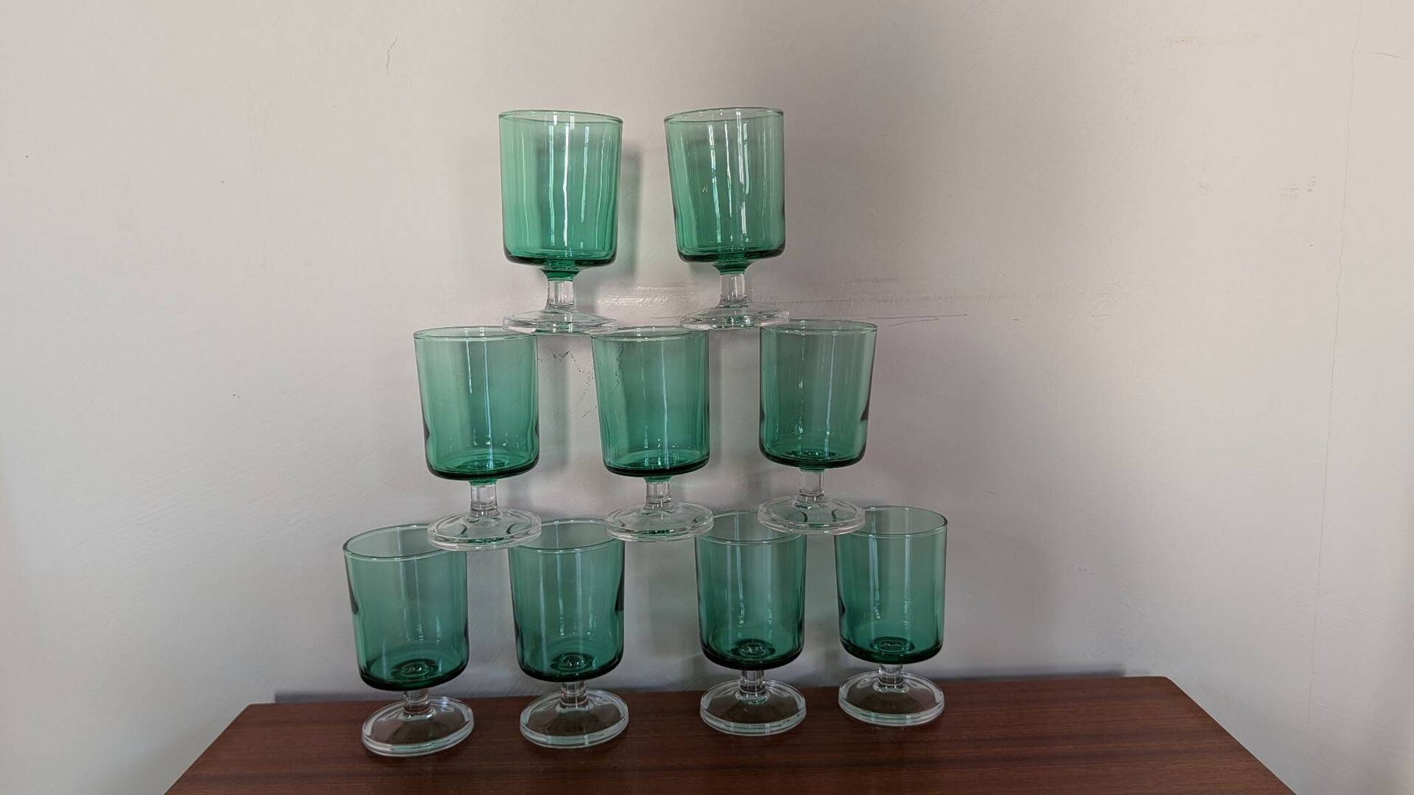 Set of 9 green glasses from the 70s.