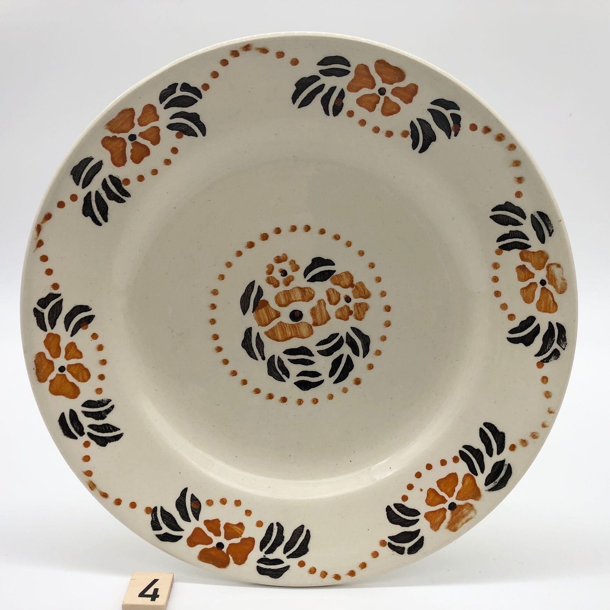 6 Flat plates in iron earth, "Longchamp" model "Primax"