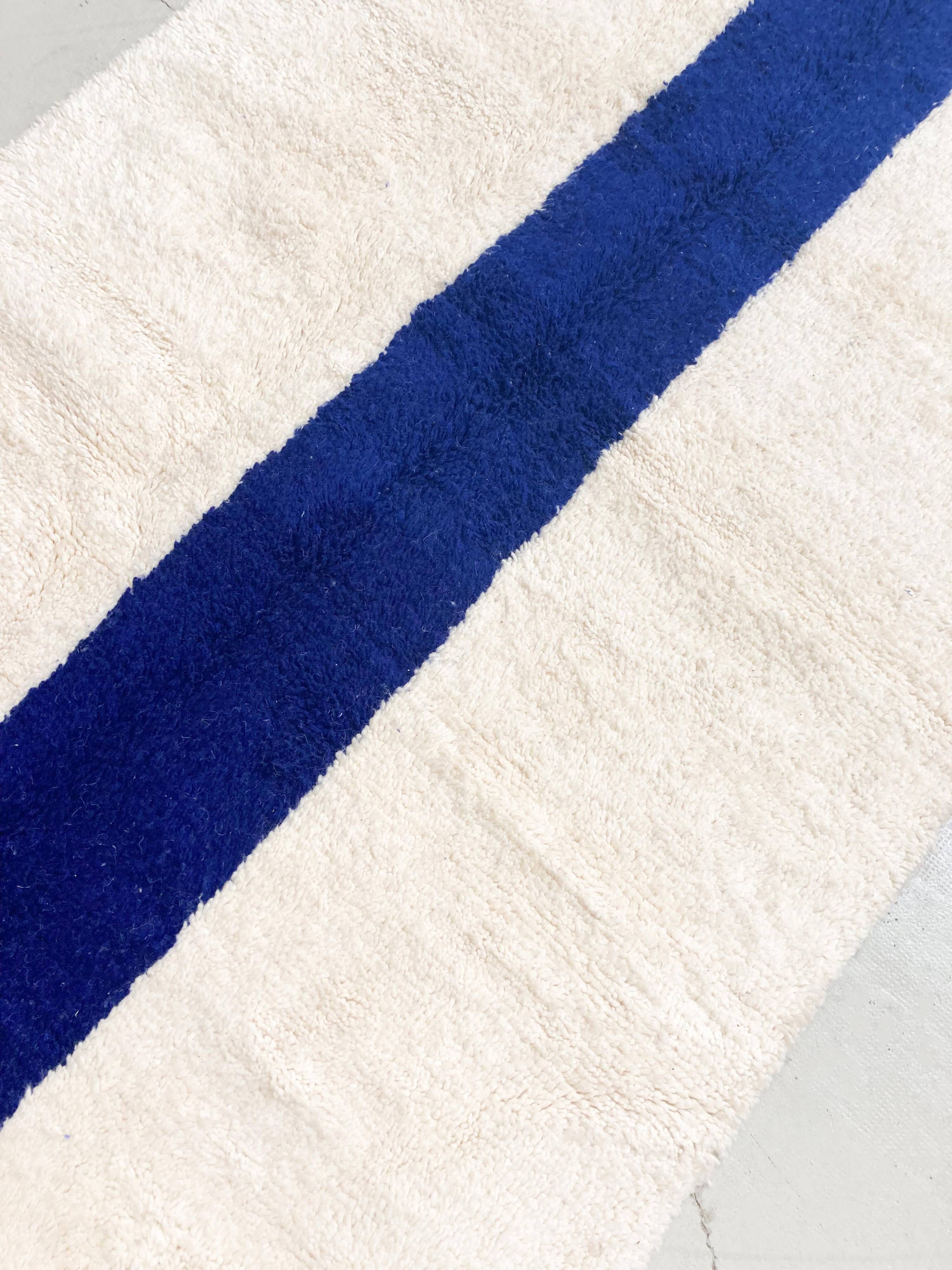 Beni Ouarain Moroccan Berber rug with majorelle blue line 2.45x1.52m
