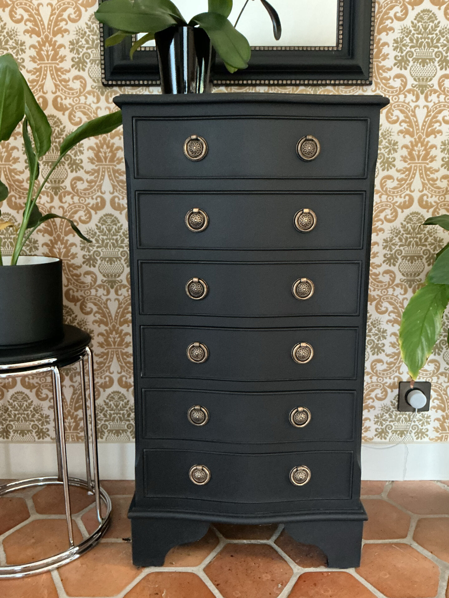 Vintage curved chest of drawers in a reinterpreted Louis XV style