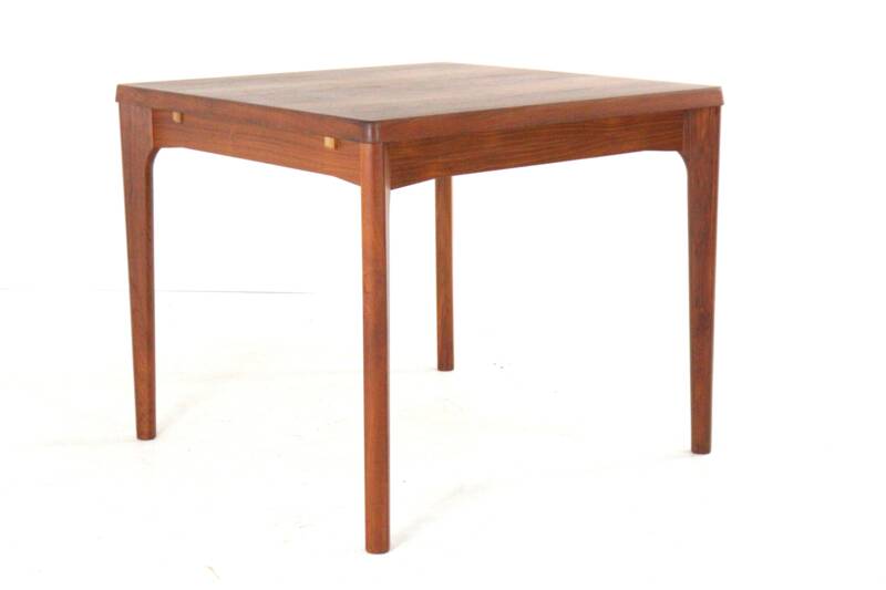Henning Kjaernulf pour la table à manger carrée extensible Vejle - design danois