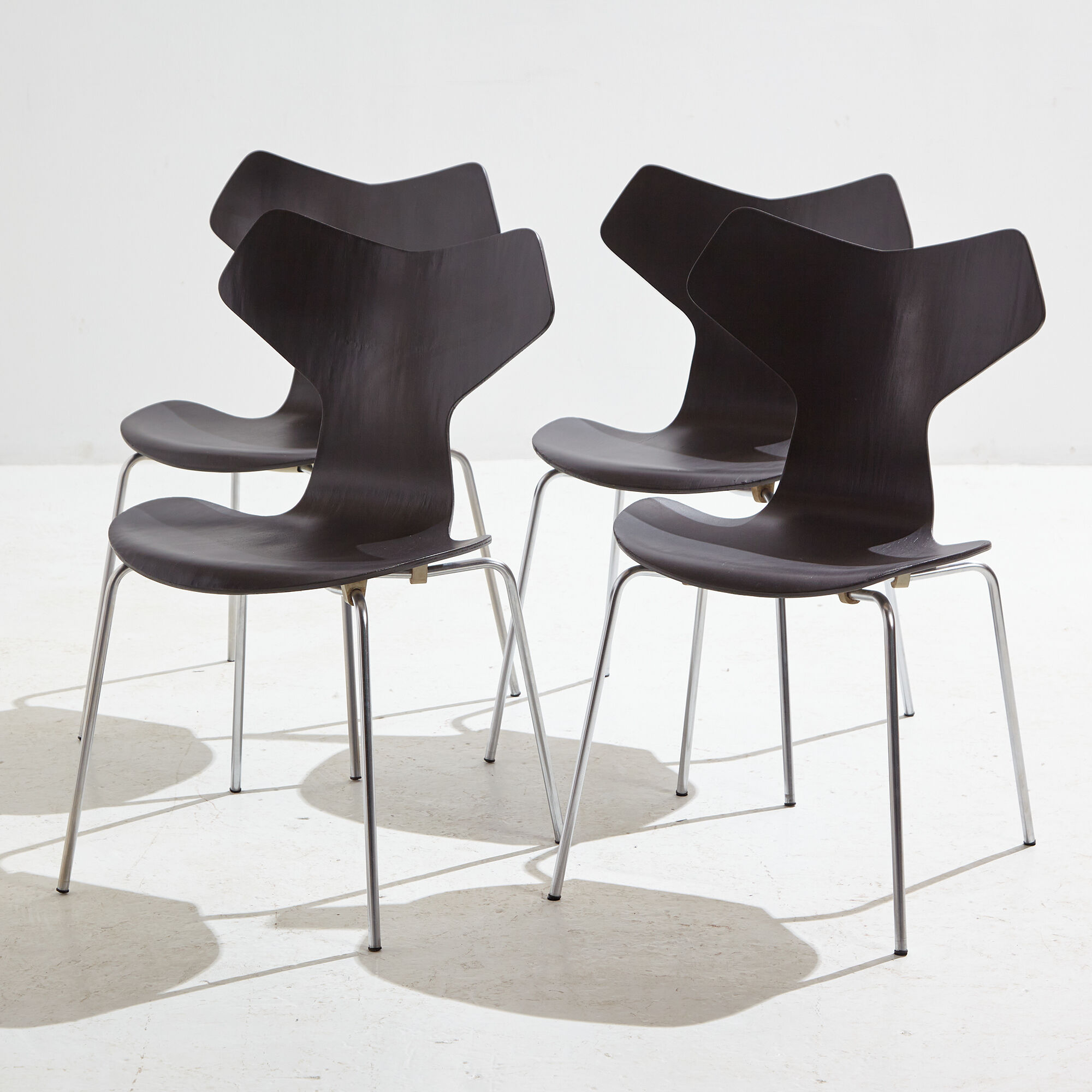 Grand Prix 3130 chair by Arne Jacobsen for Fritz Hansen