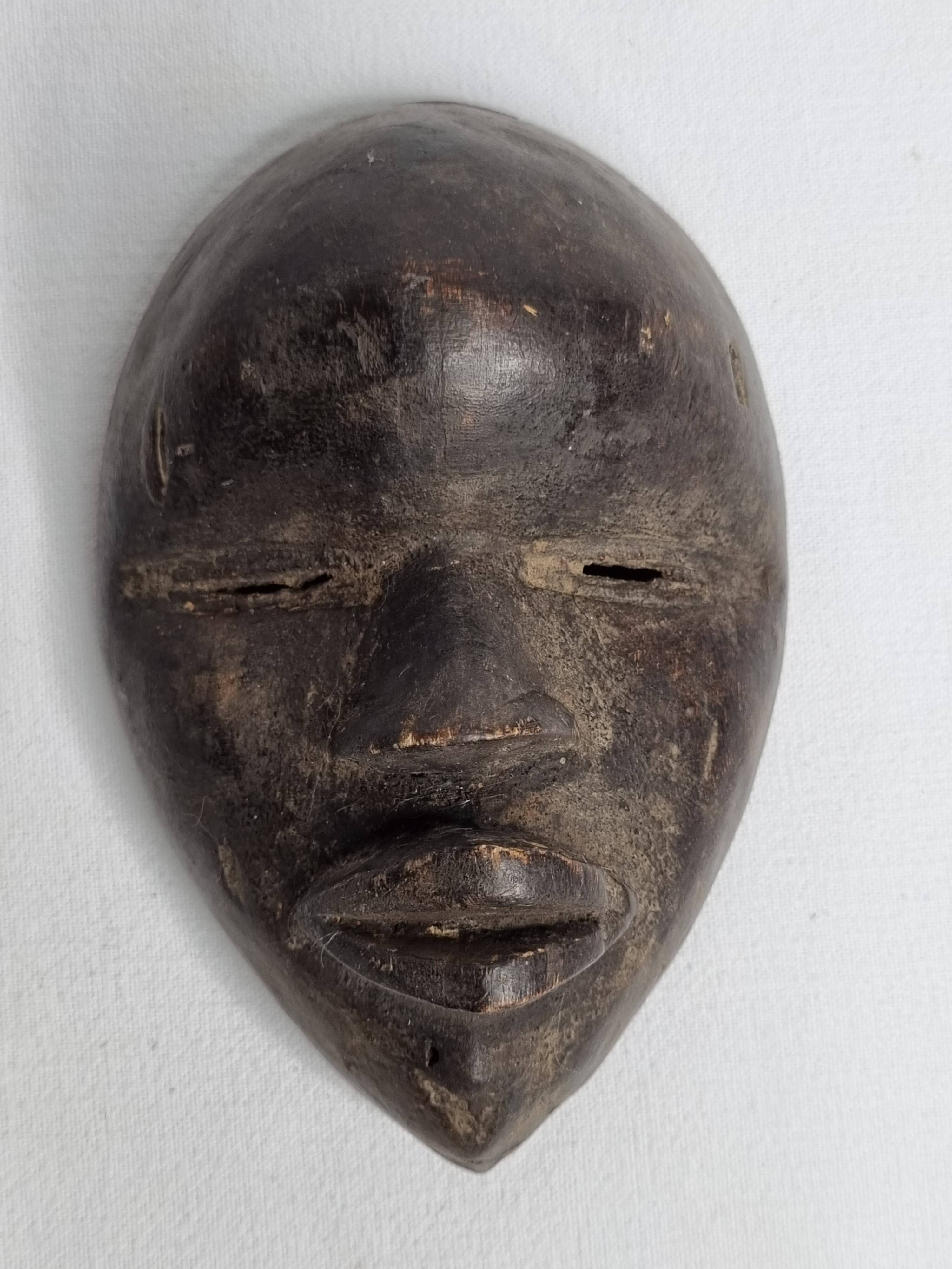 Passport mask, Dan in patinated wood – Ivory Coast, 20th century, 13 cm