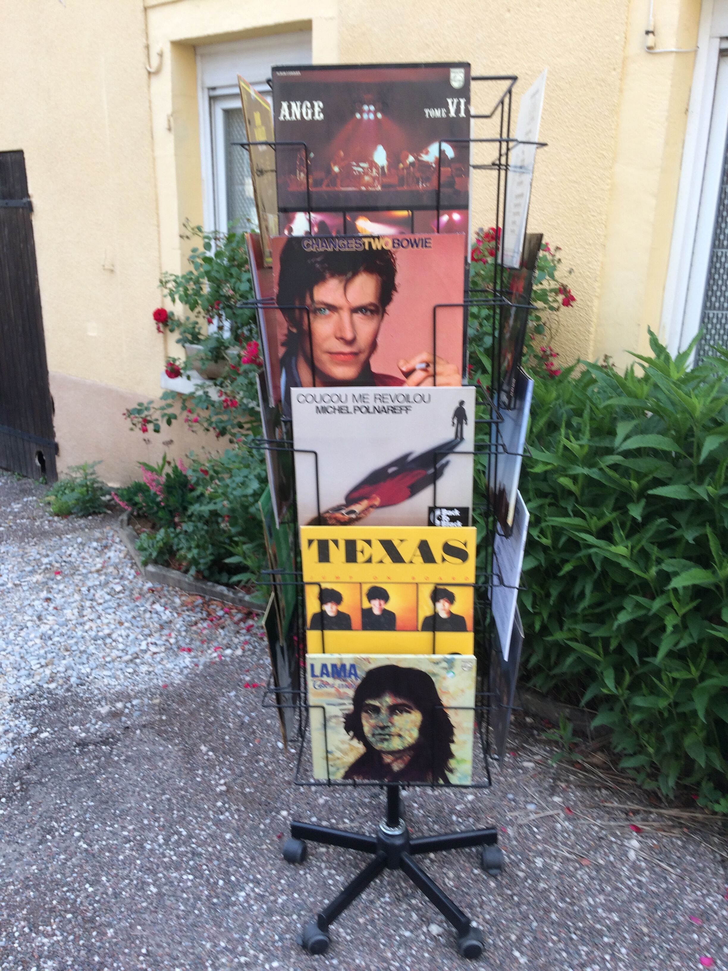 Presentation turnstile vinyl discs