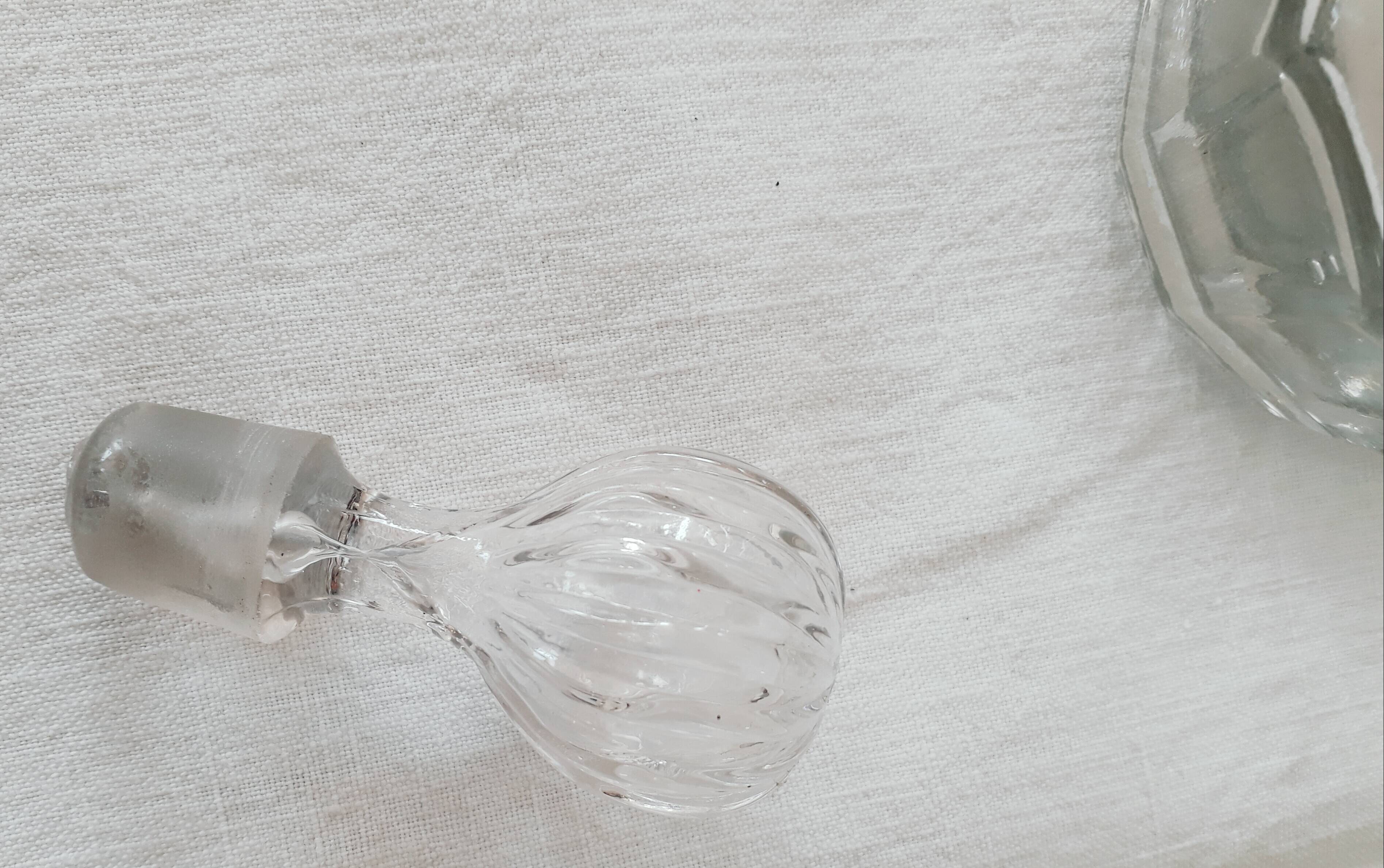Moulded glass carafe