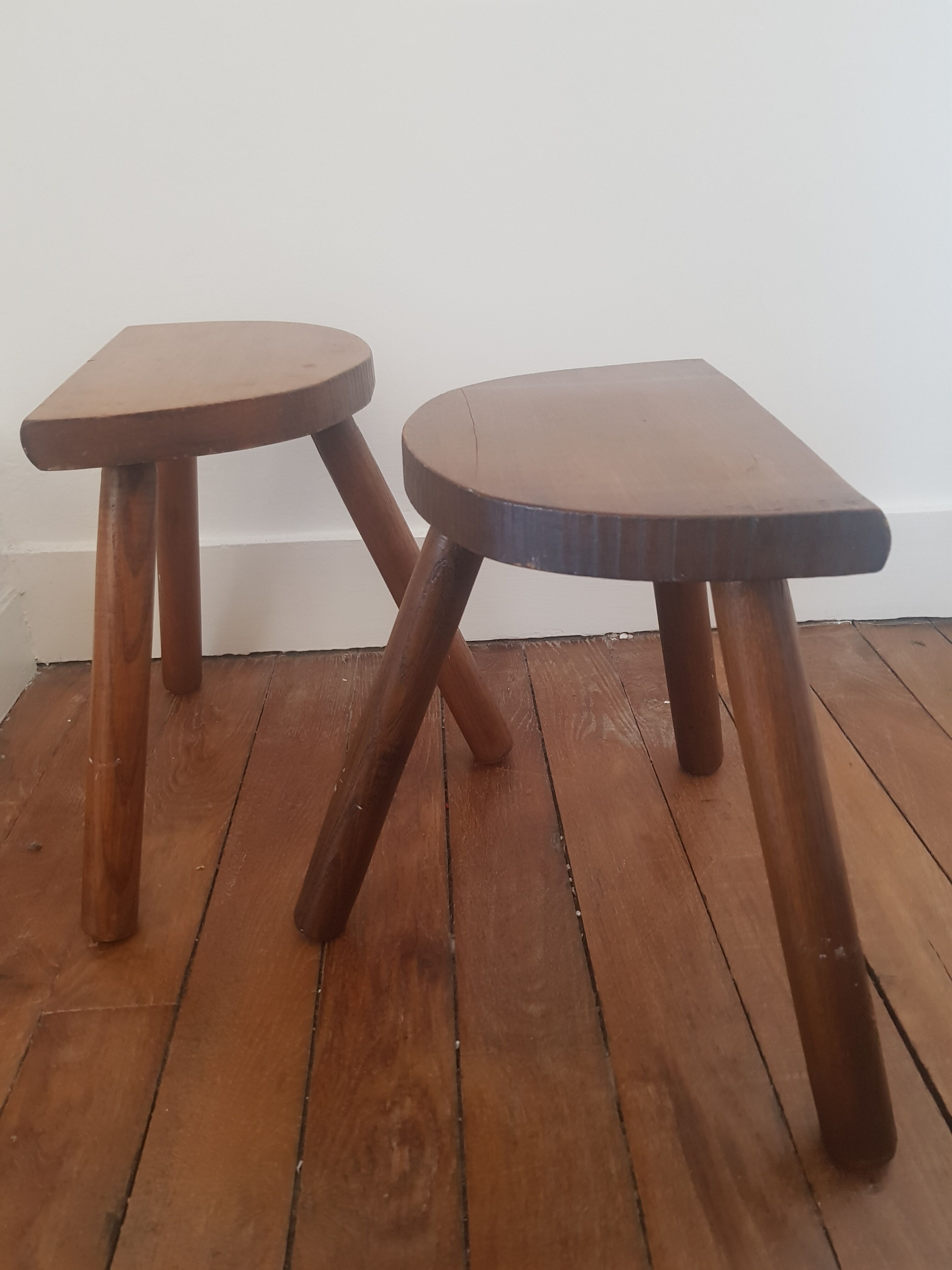 Set of 2 tripod stools