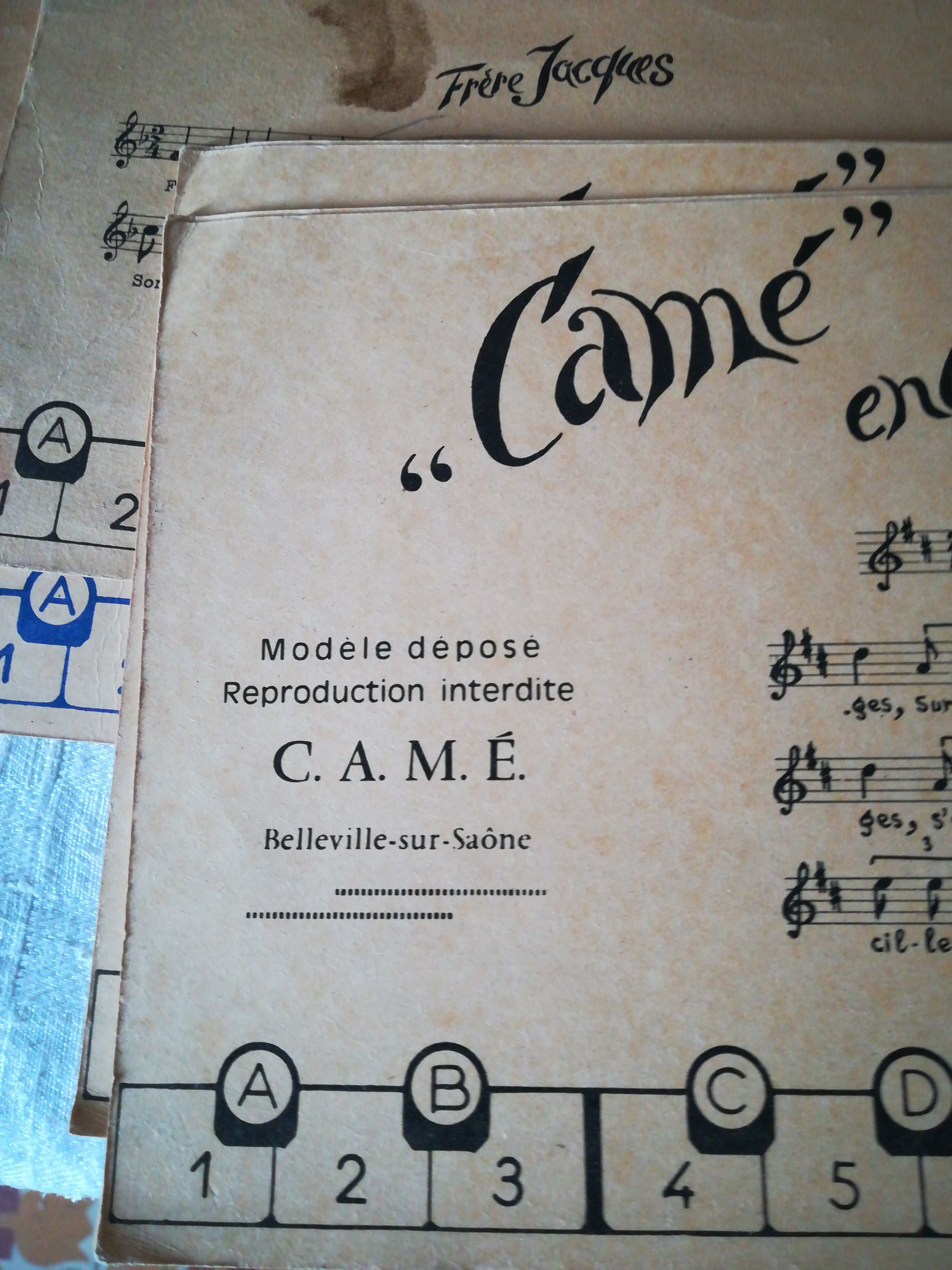 Miniature piano Opera for children