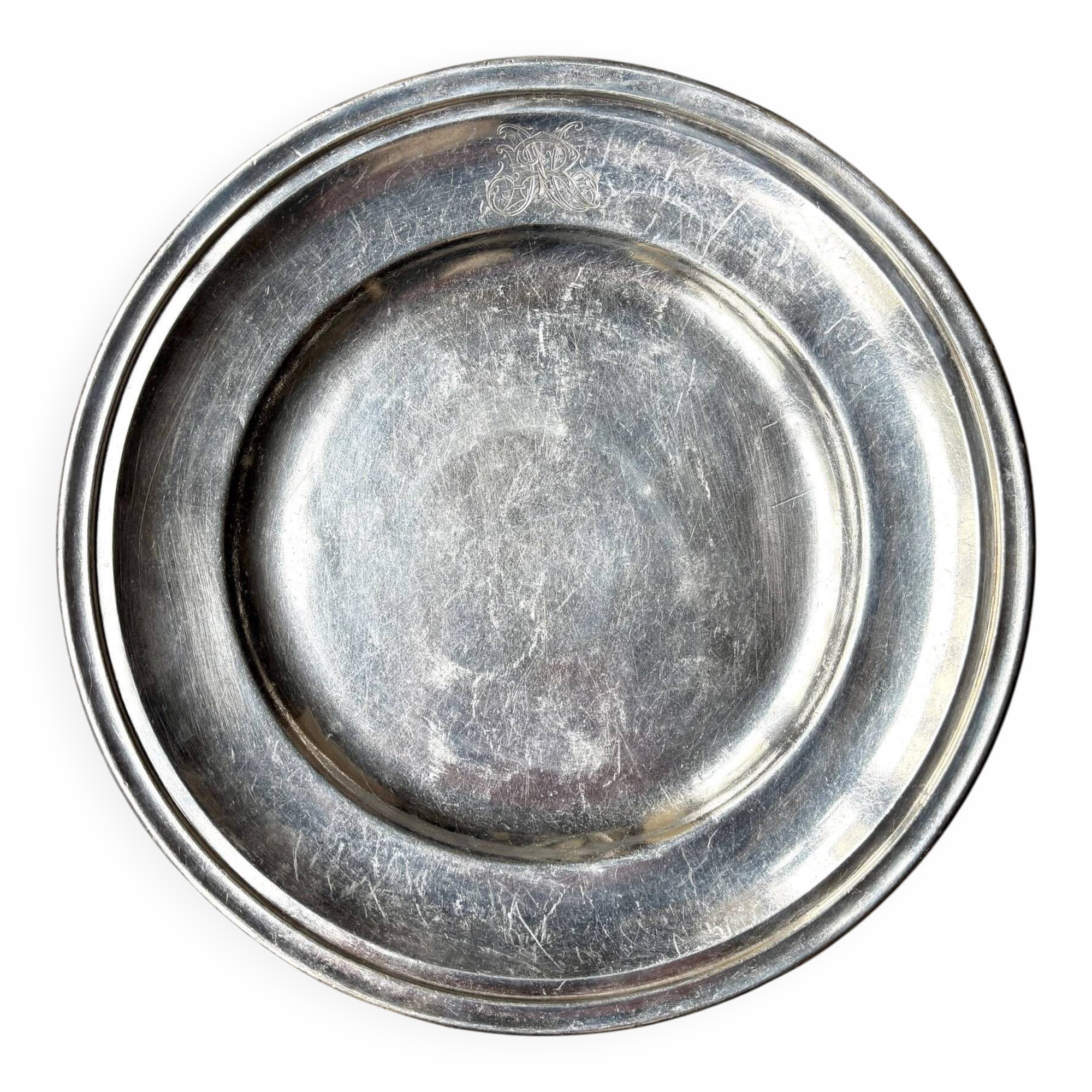 Round silver-plated metal dish monogrammed "MR"