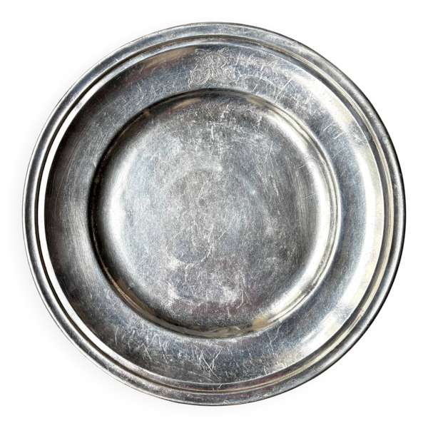 Plat rond en métal argenté monogrammé ''MR