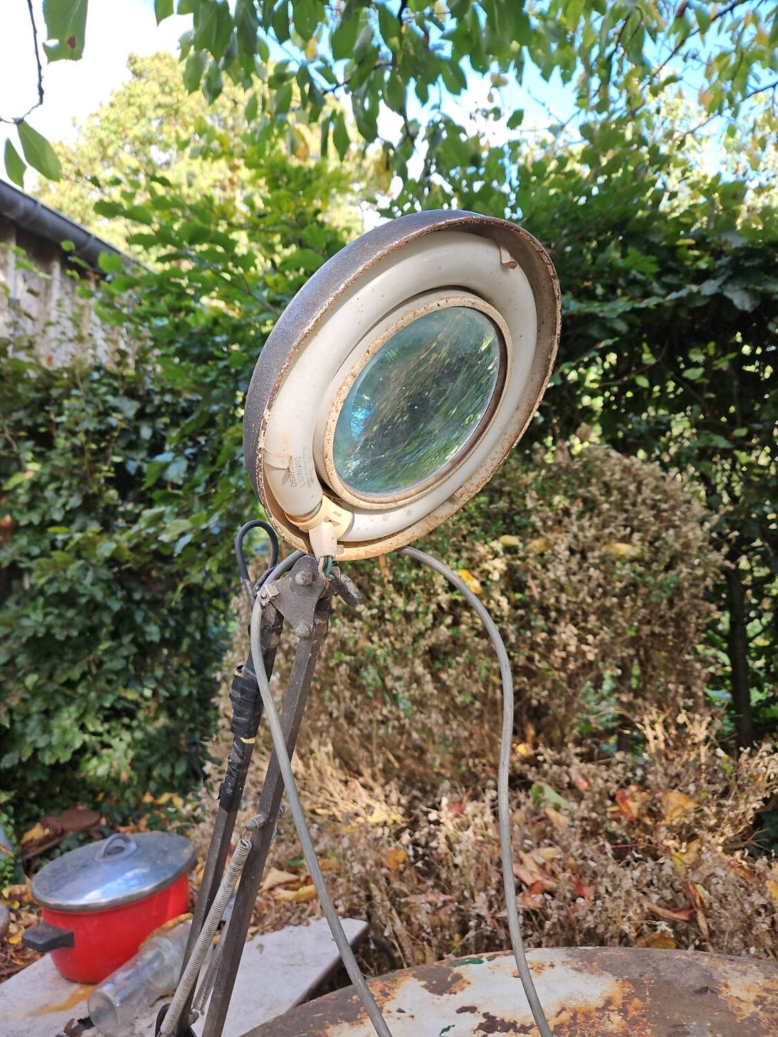 J.TOULEMONDE industrial design workshop magnifying lamp