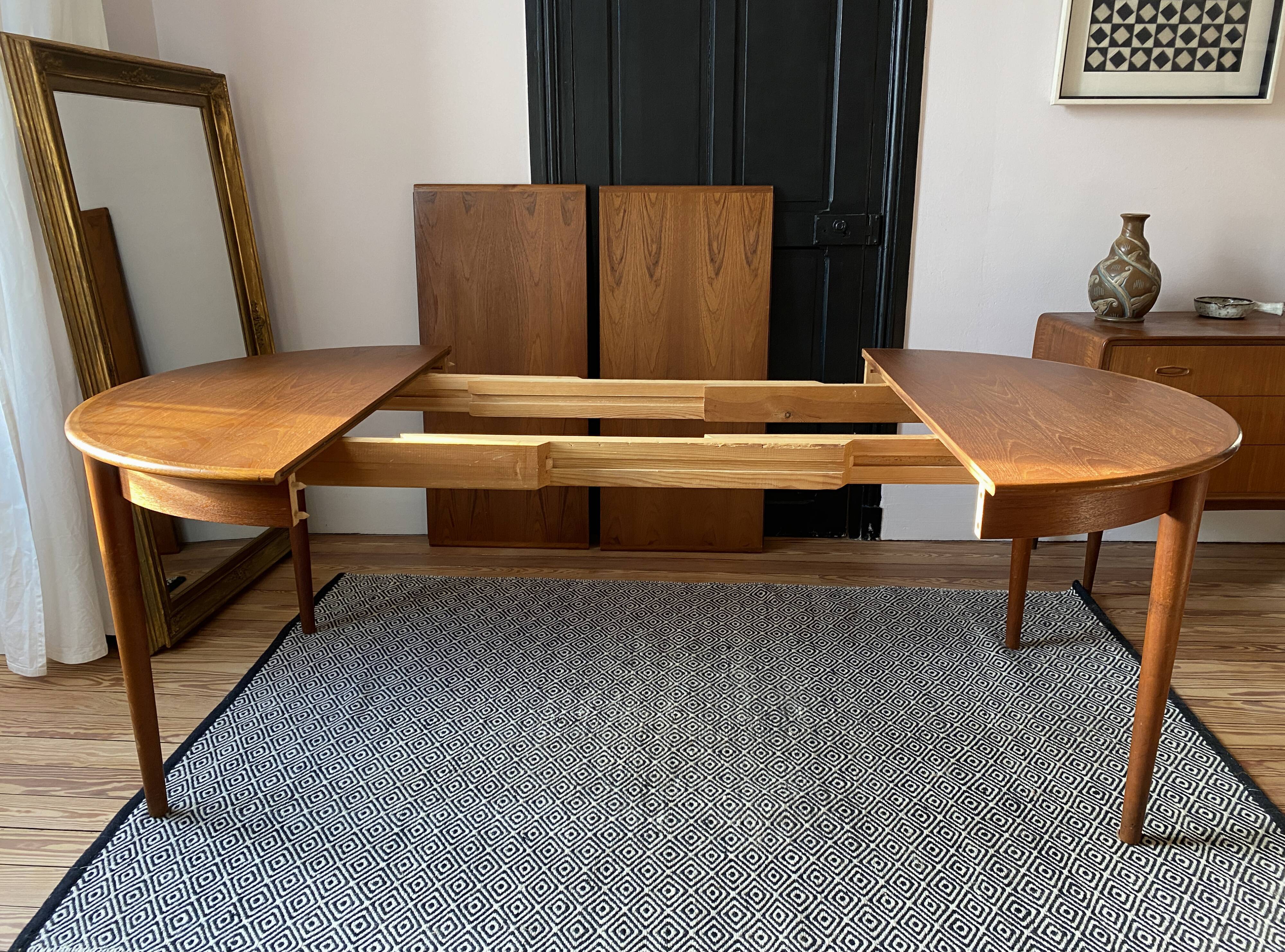 Table ronde extensible en bois de teck Scandinave signée, Danemark 1960