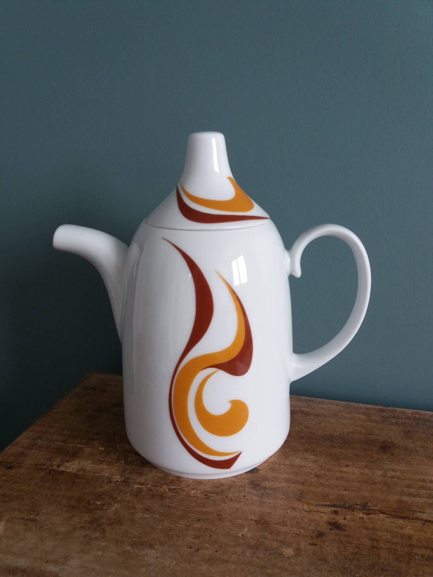 Coffee pot, teapot, porcelain, Italy, 70s, space age