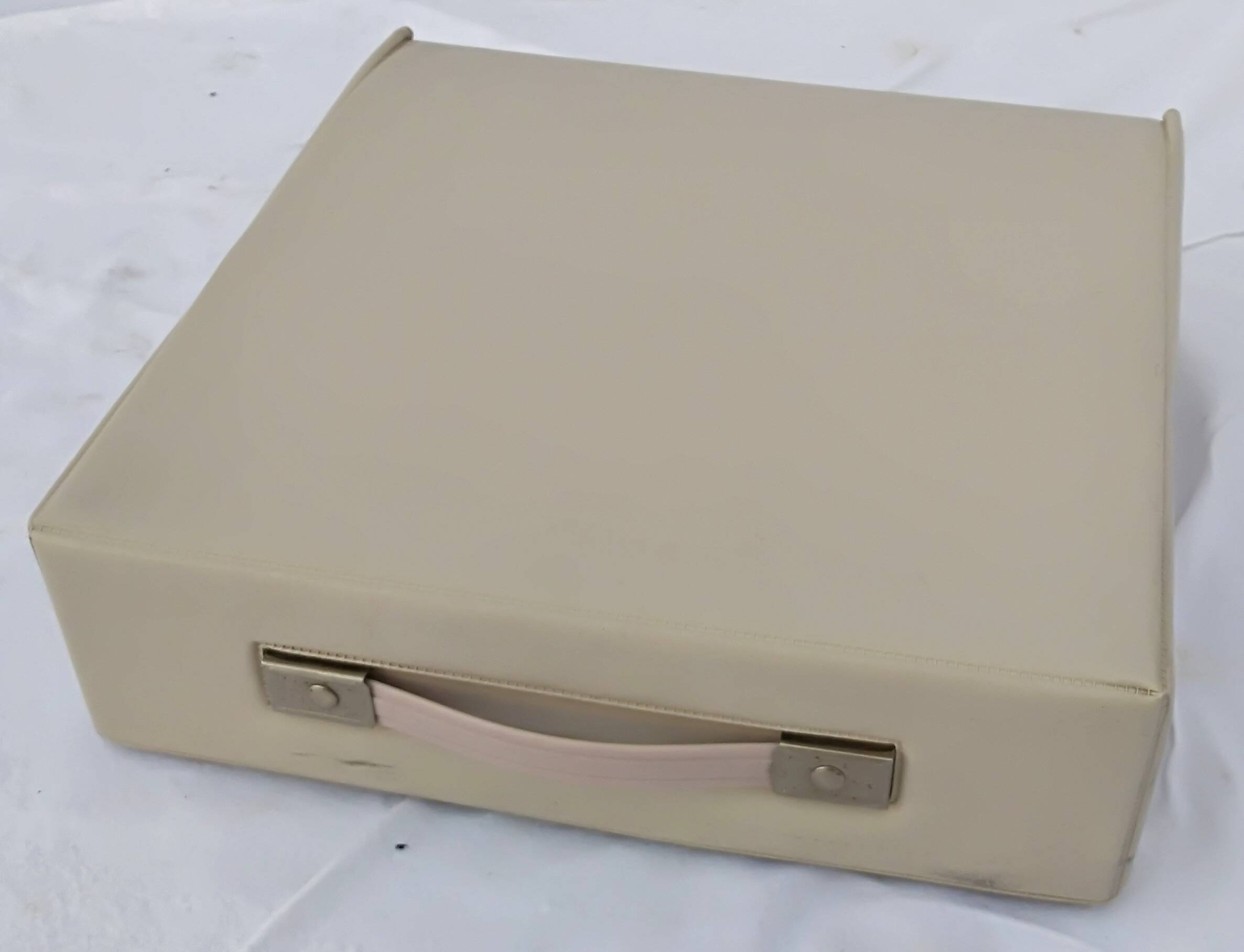 Olivetti lettera 25 typewriter, 1970s, with its carrying case