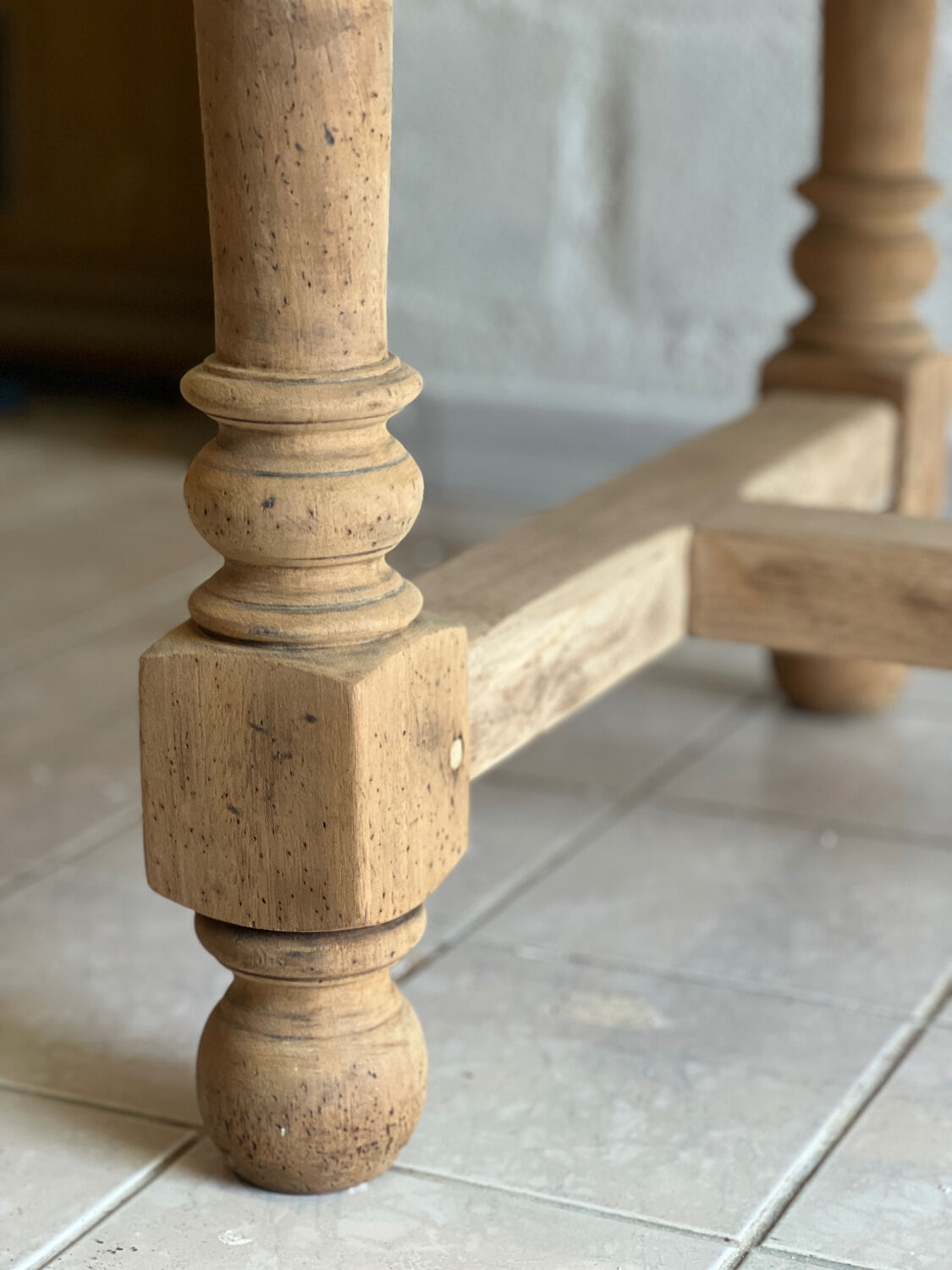 Farm table and its 2 solid oak benches.