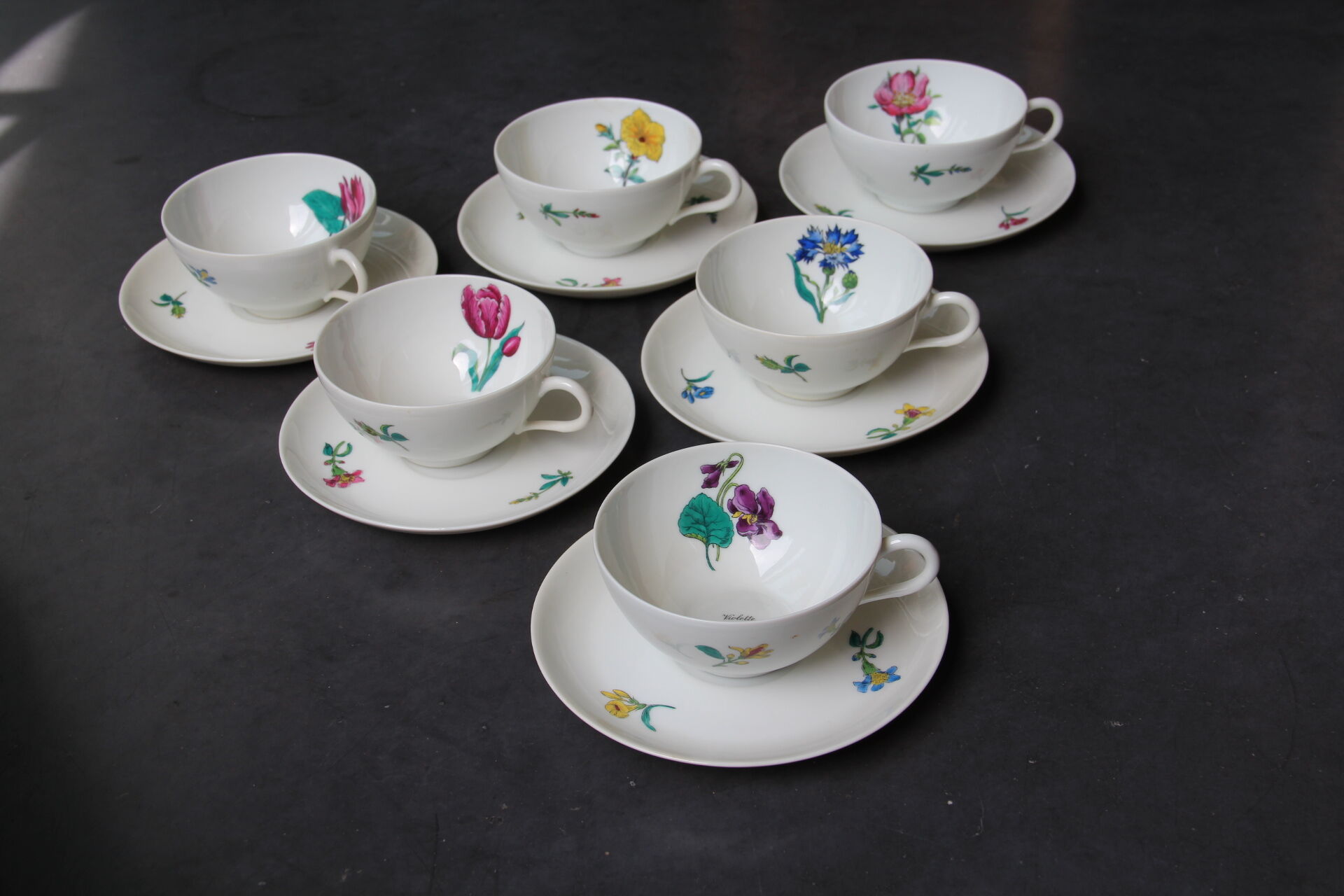 6 cups and sub-cups NBD Limoges illuminated by hand, floral patterns