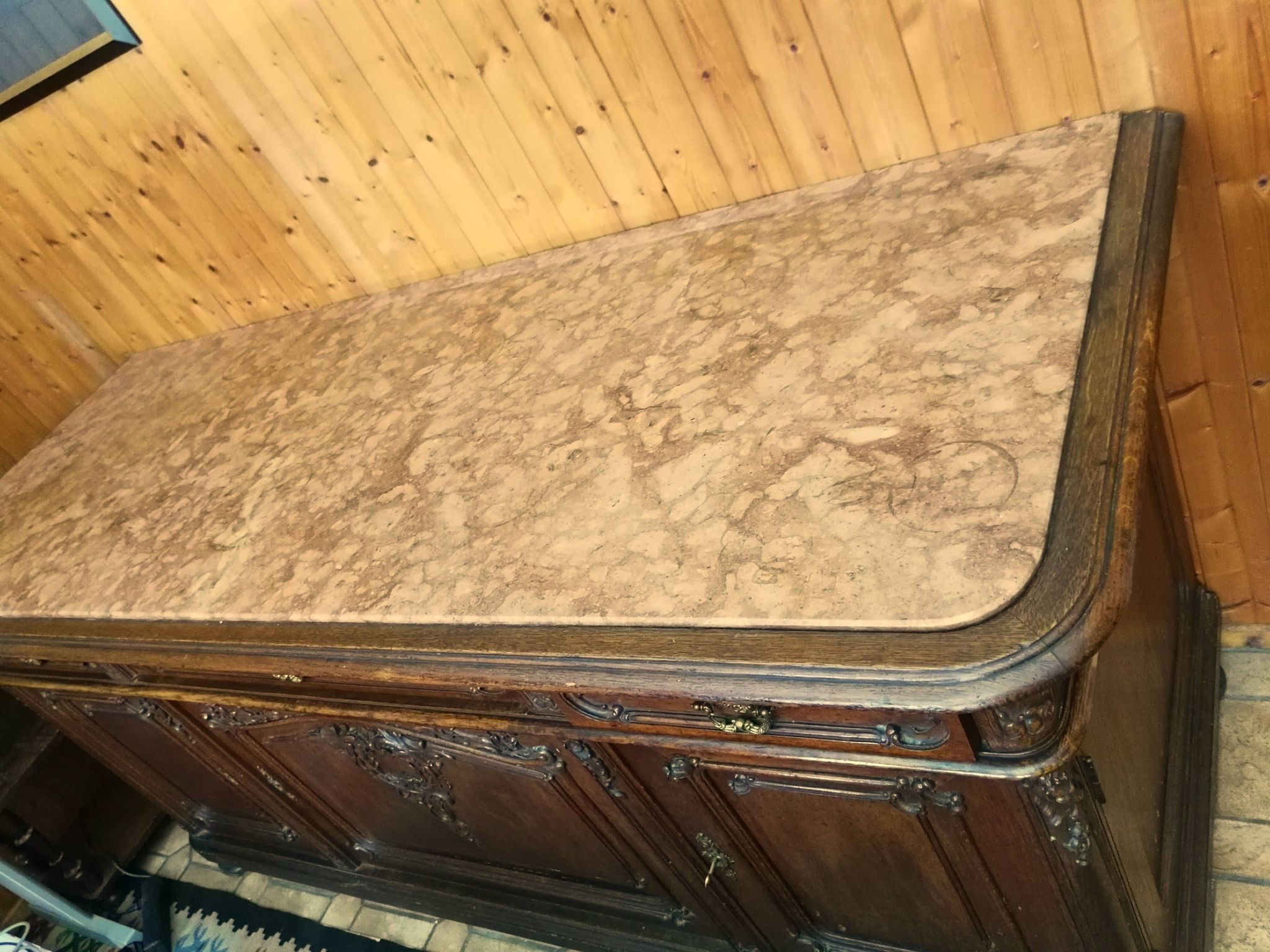 Buffet from the late 19th century with pink-brown marble in Louis XV style.
