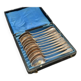 Box of 12 silver-plated dessert spoons in the Old Paris style.