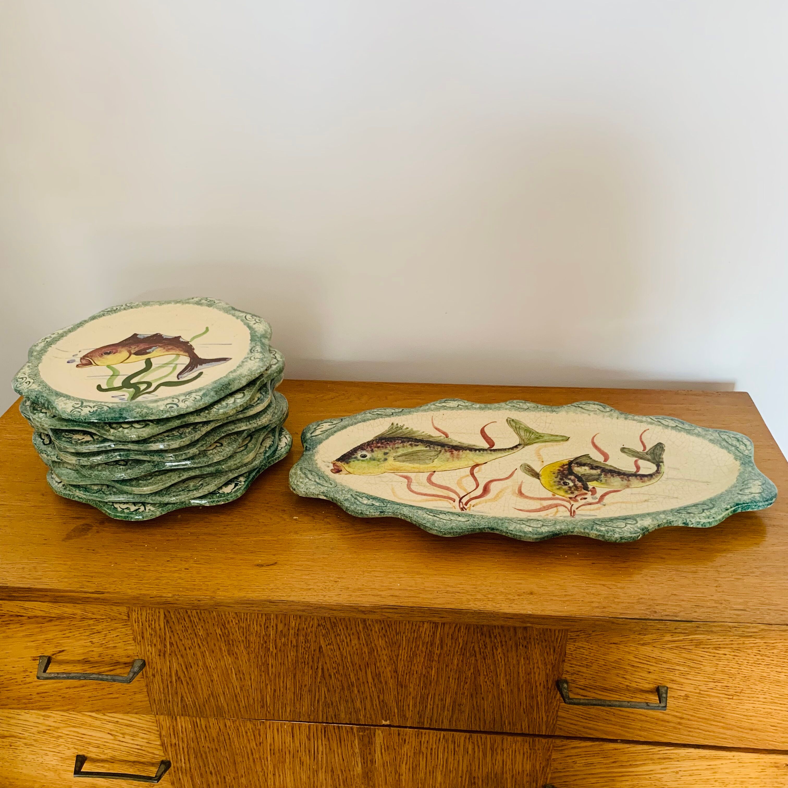 Fish-decorated service