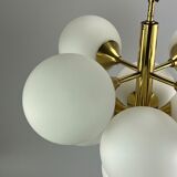 Lustre Sputnik Kaiser Leuchten design en verre opale années 60 70
