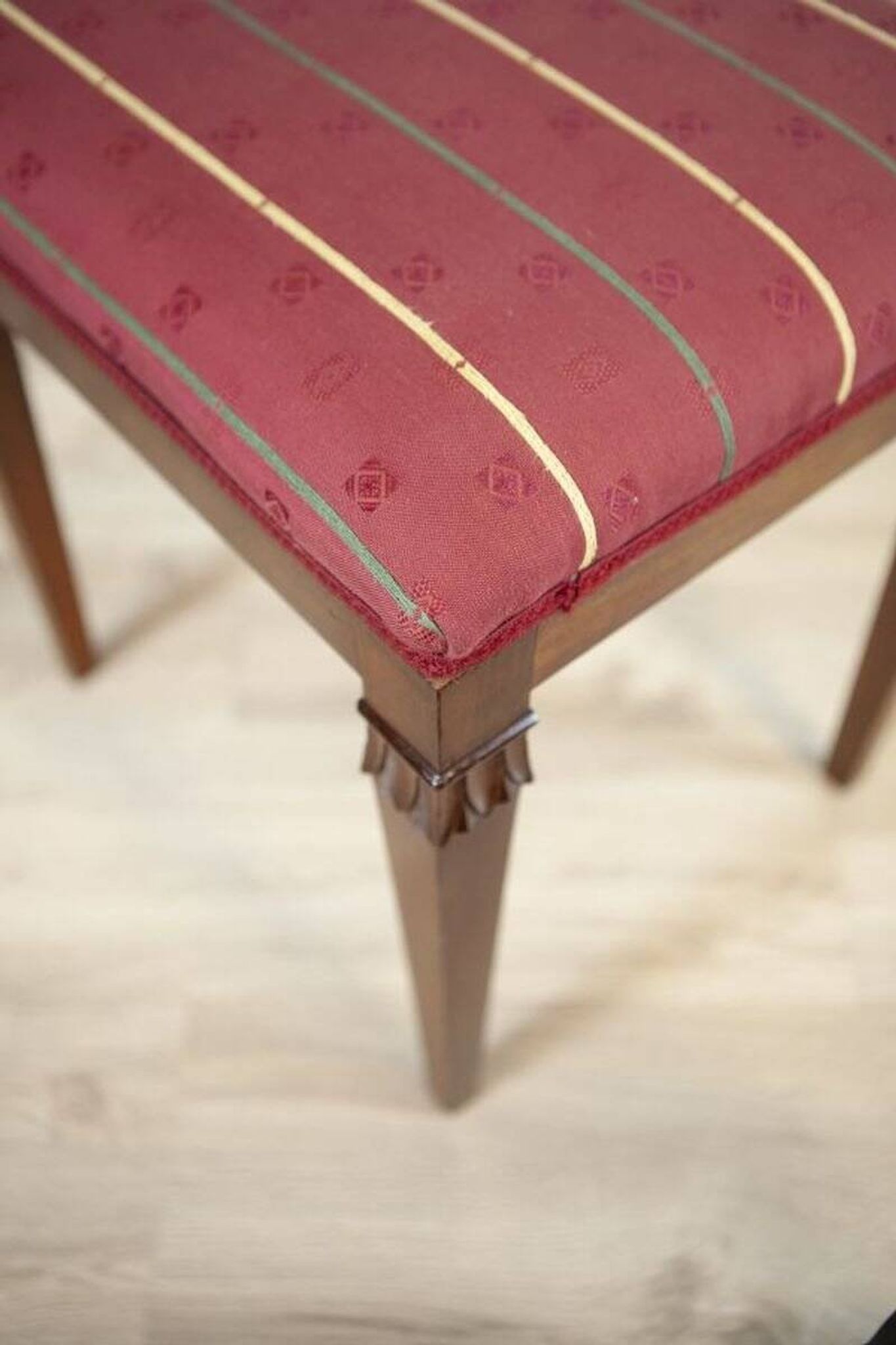 Tabouret en acajou du 20e siècle