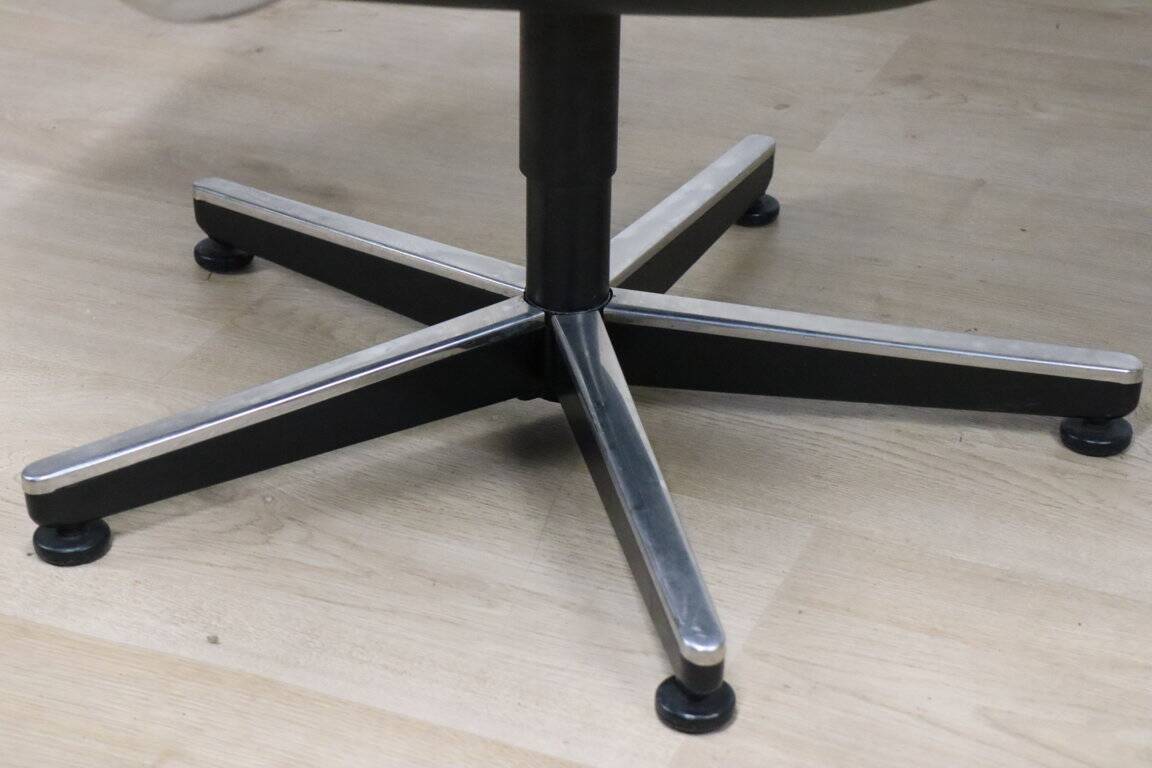 Charles Pollock leather office chair, Knoll edition, 1970