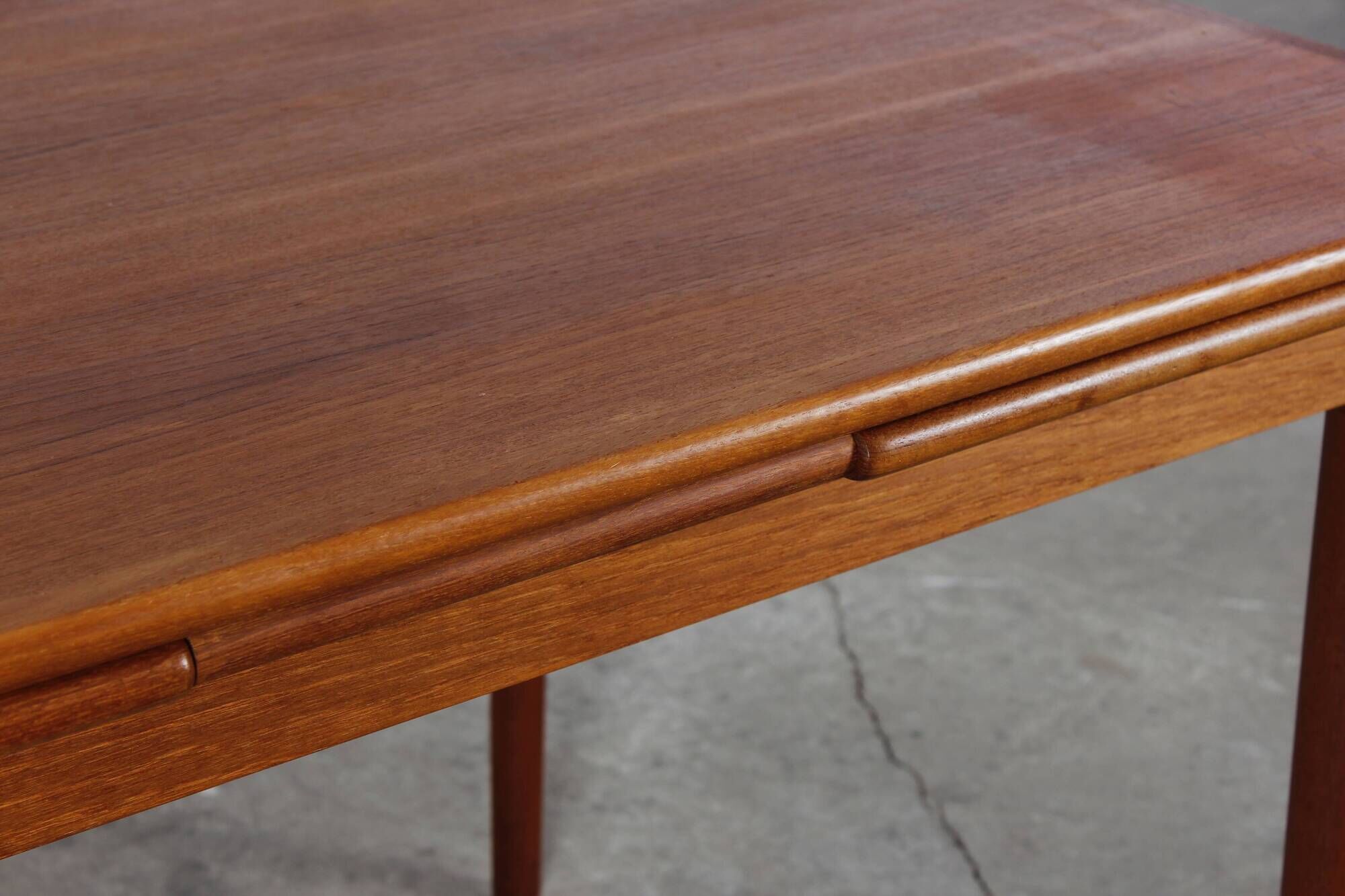 Vintage teak dining table 4-6 pers Danish design kitchen table 60s