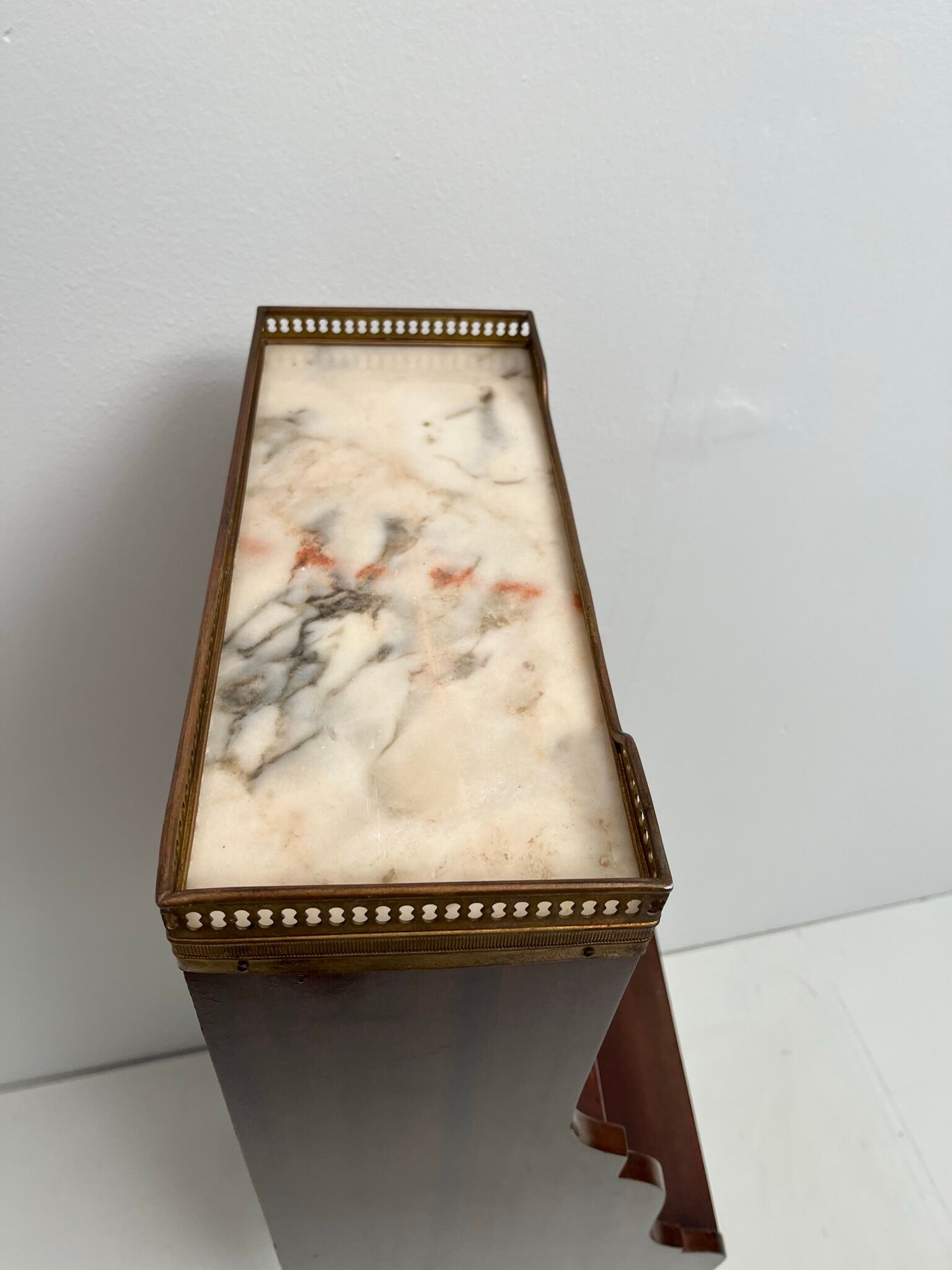 Louis XVI entrance furniture