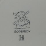 Hollow serving dish of the faiencerie Saint Amand ML model Godefroy