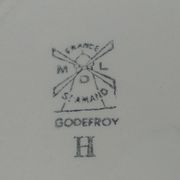 Hollow serving dish of the faiencerie Saint Amand ML model Godefroy