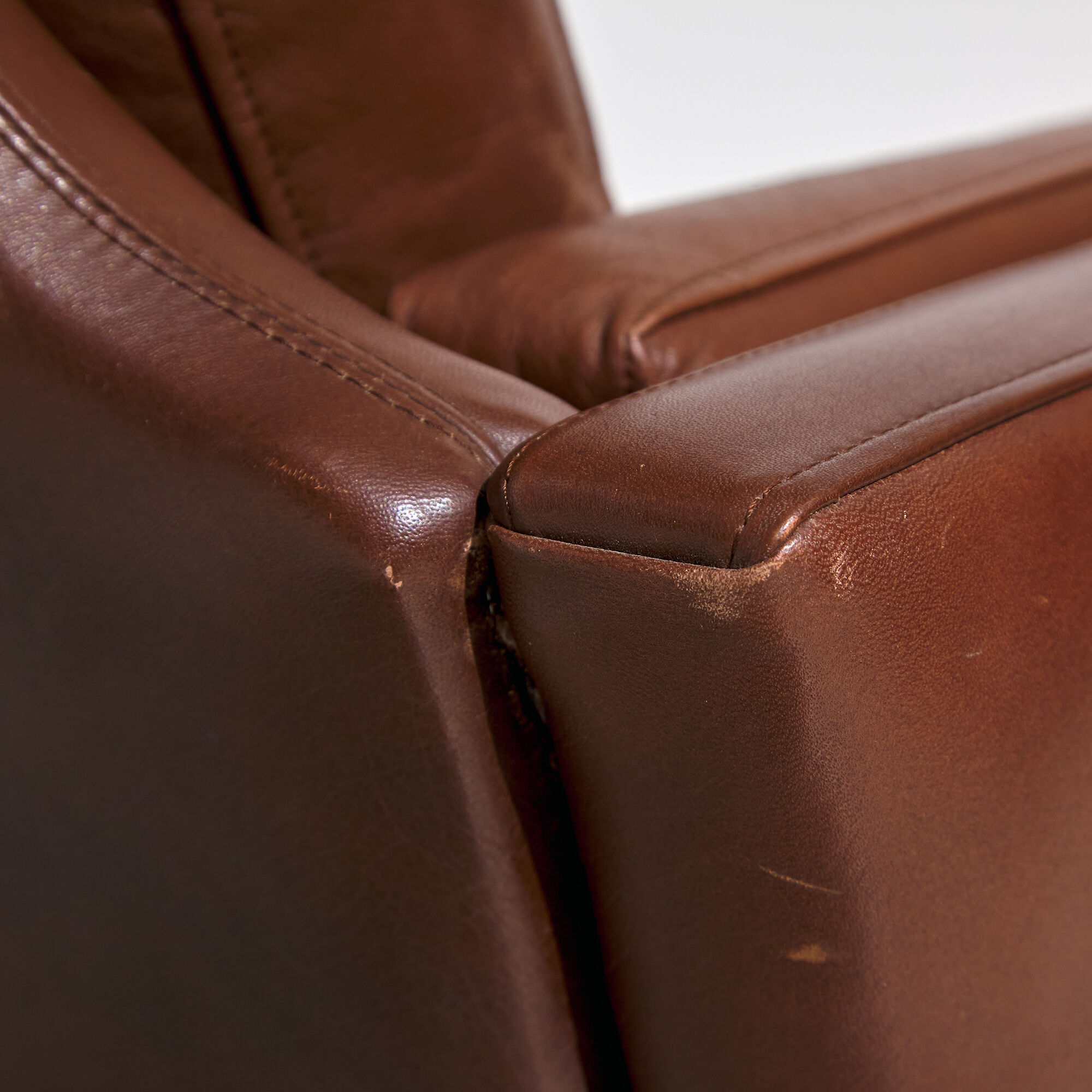 Three-seater leather sofa
