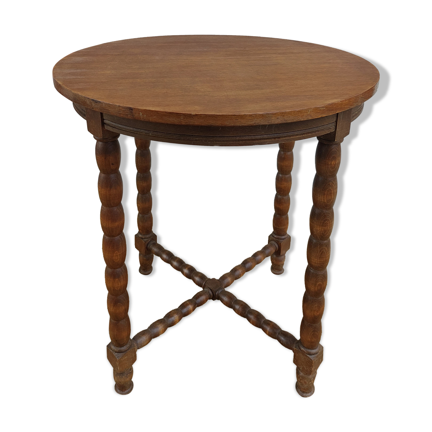 Round table, turned wooden legs